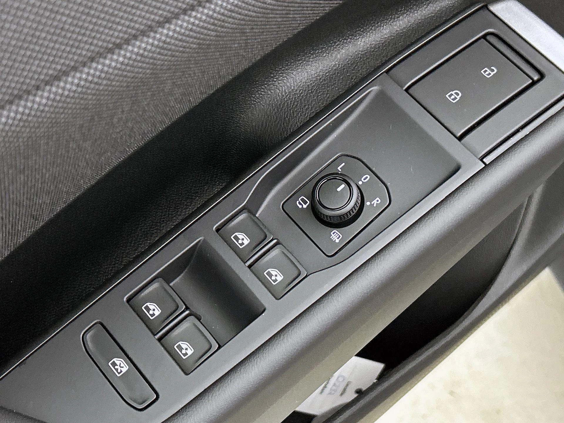 Volkswagen-T-Roc-image-25