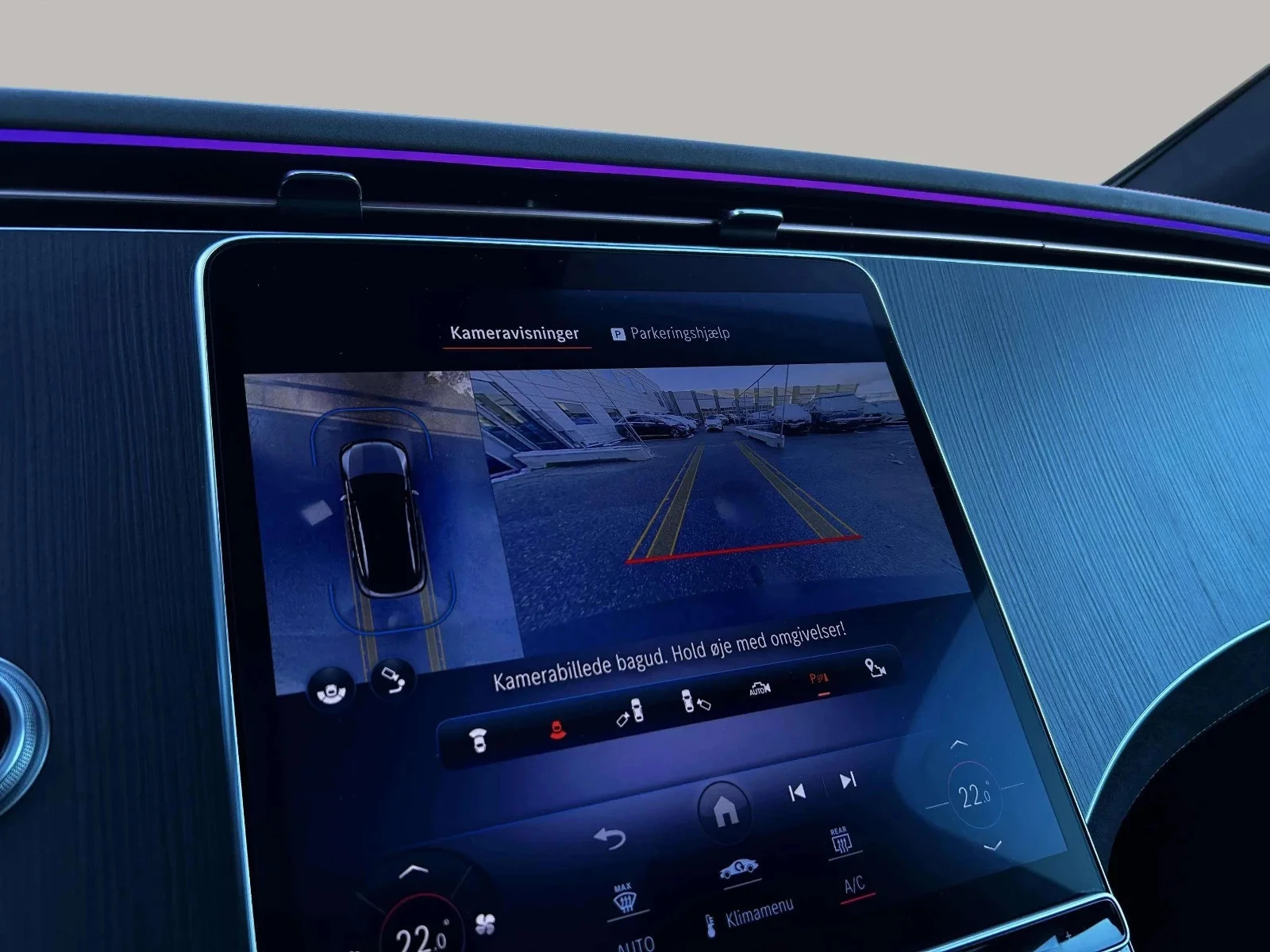 Mercedes-Benz-EQE-image-19