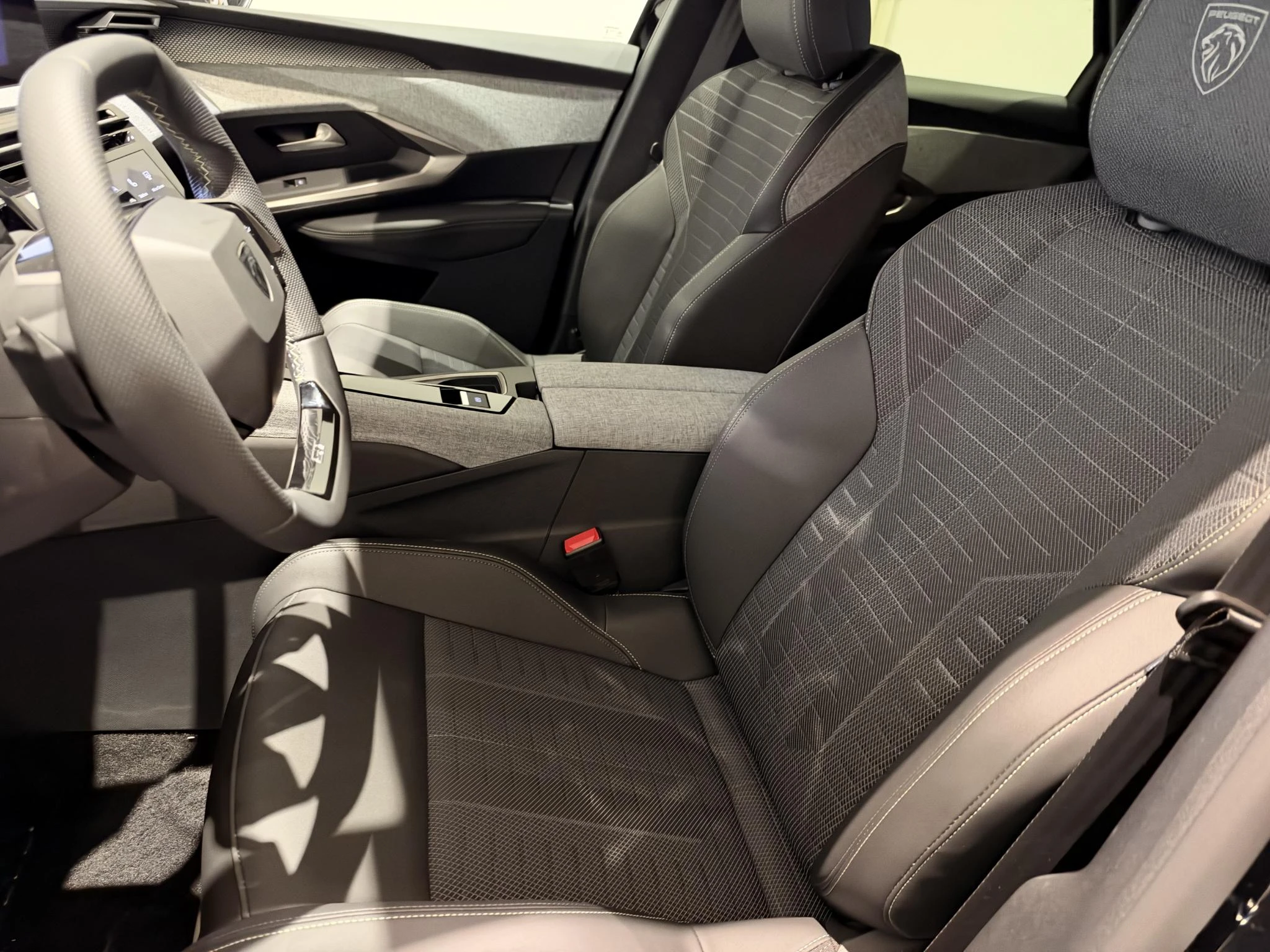 Peugeot-e-3008-image-12