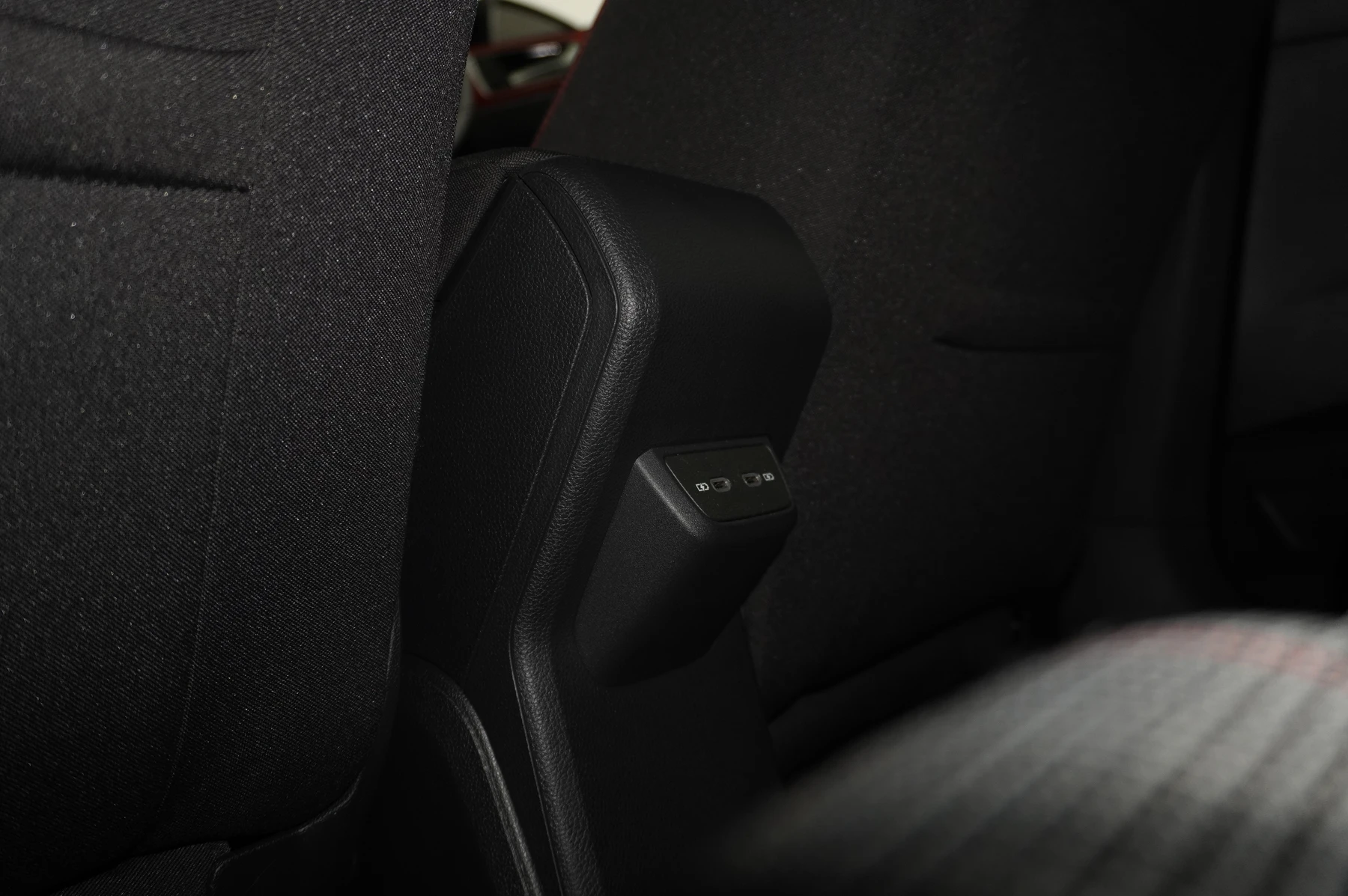 Volkswagen-Polo-image-13