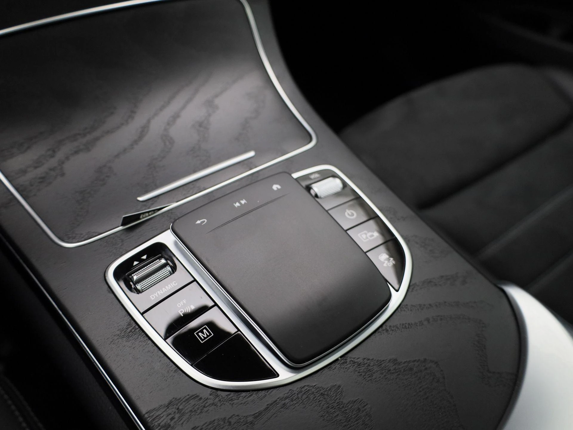 Mercedes-Benz-GLC-image-23