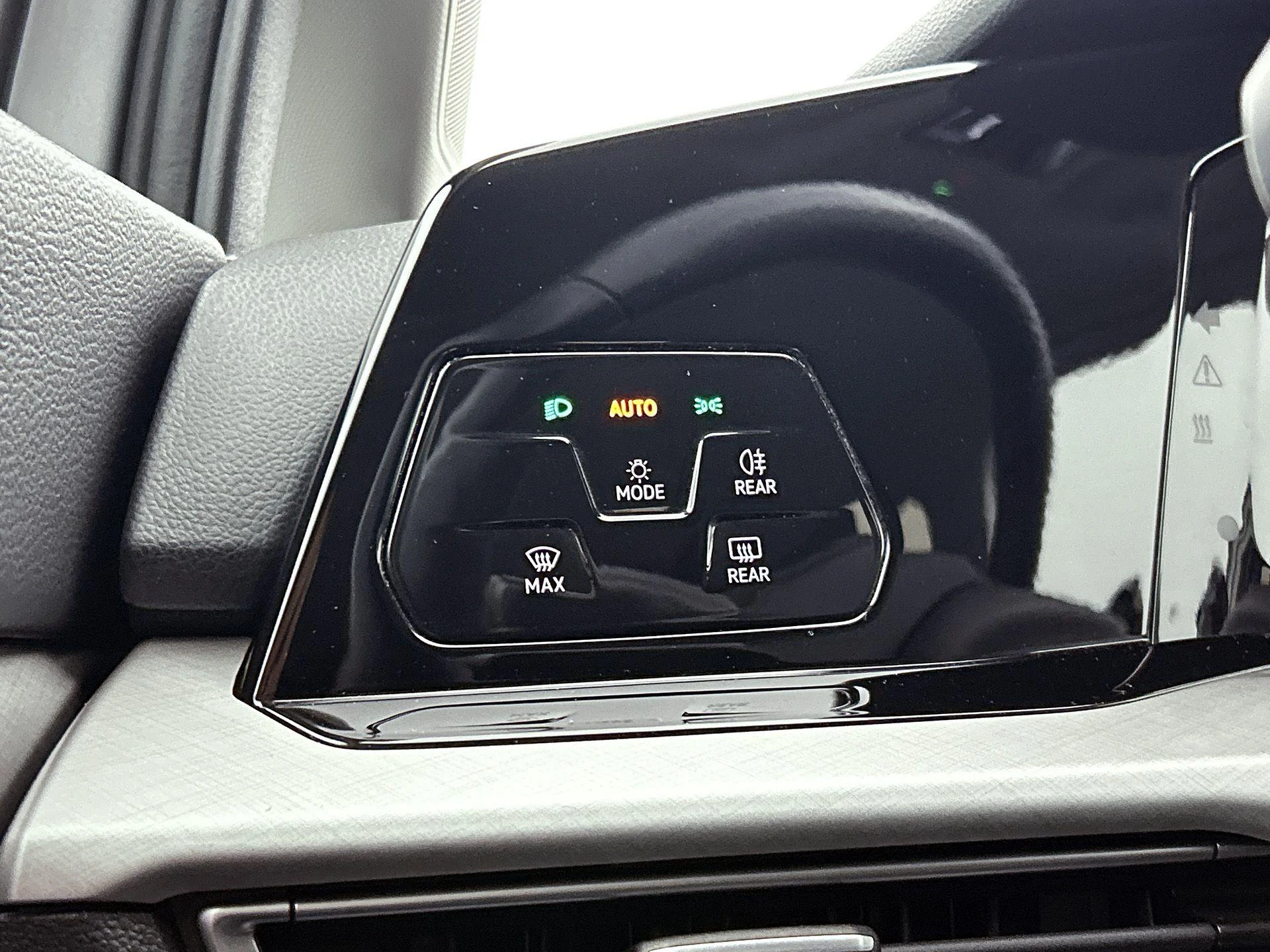 Volkswagen-Golf-image-24