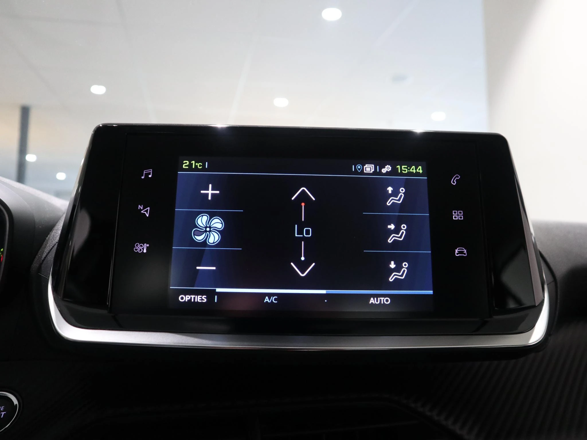 Peugeot-e-208-image-14