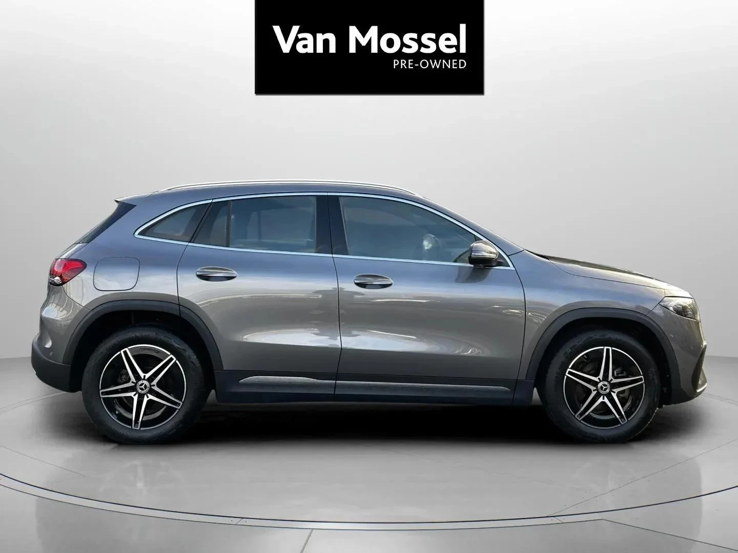 Mercedes-Benz-EQA-image-4