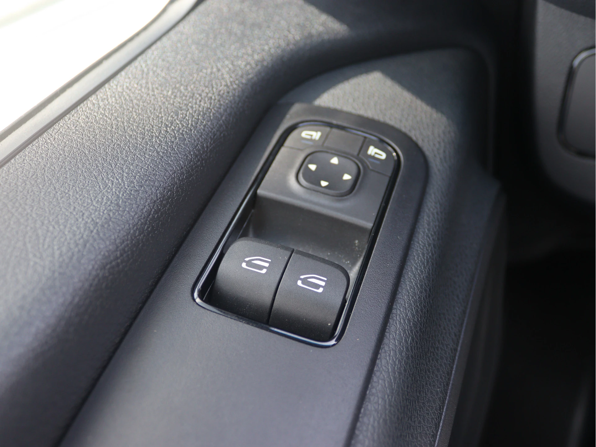 Mercedes-Benz-Sprinter-image-5