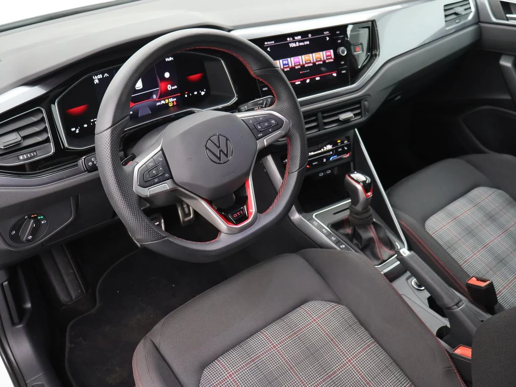 Volkswagen-Polo-image-19