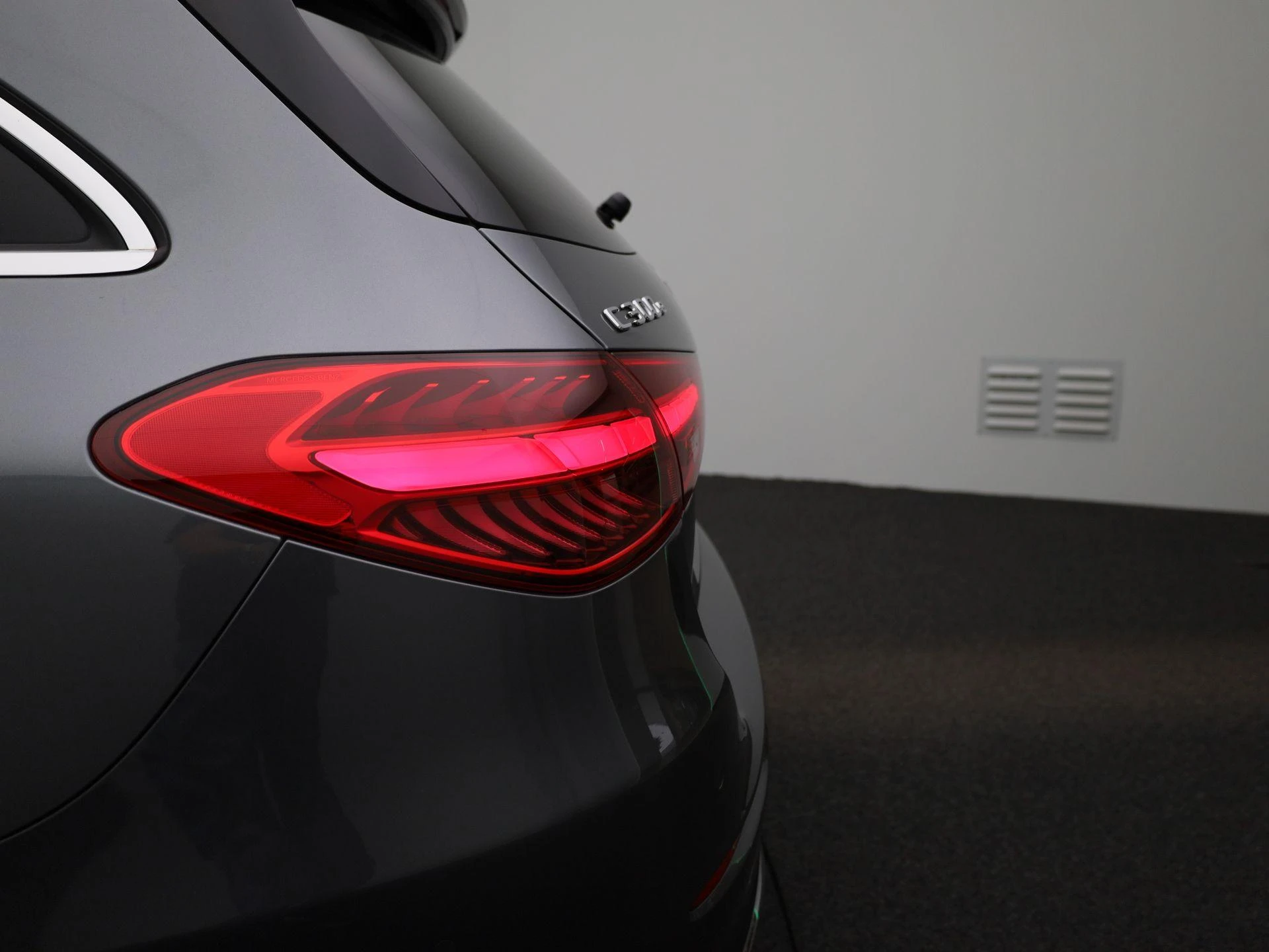 Mercedes-Benz-C-Klasse-image-51