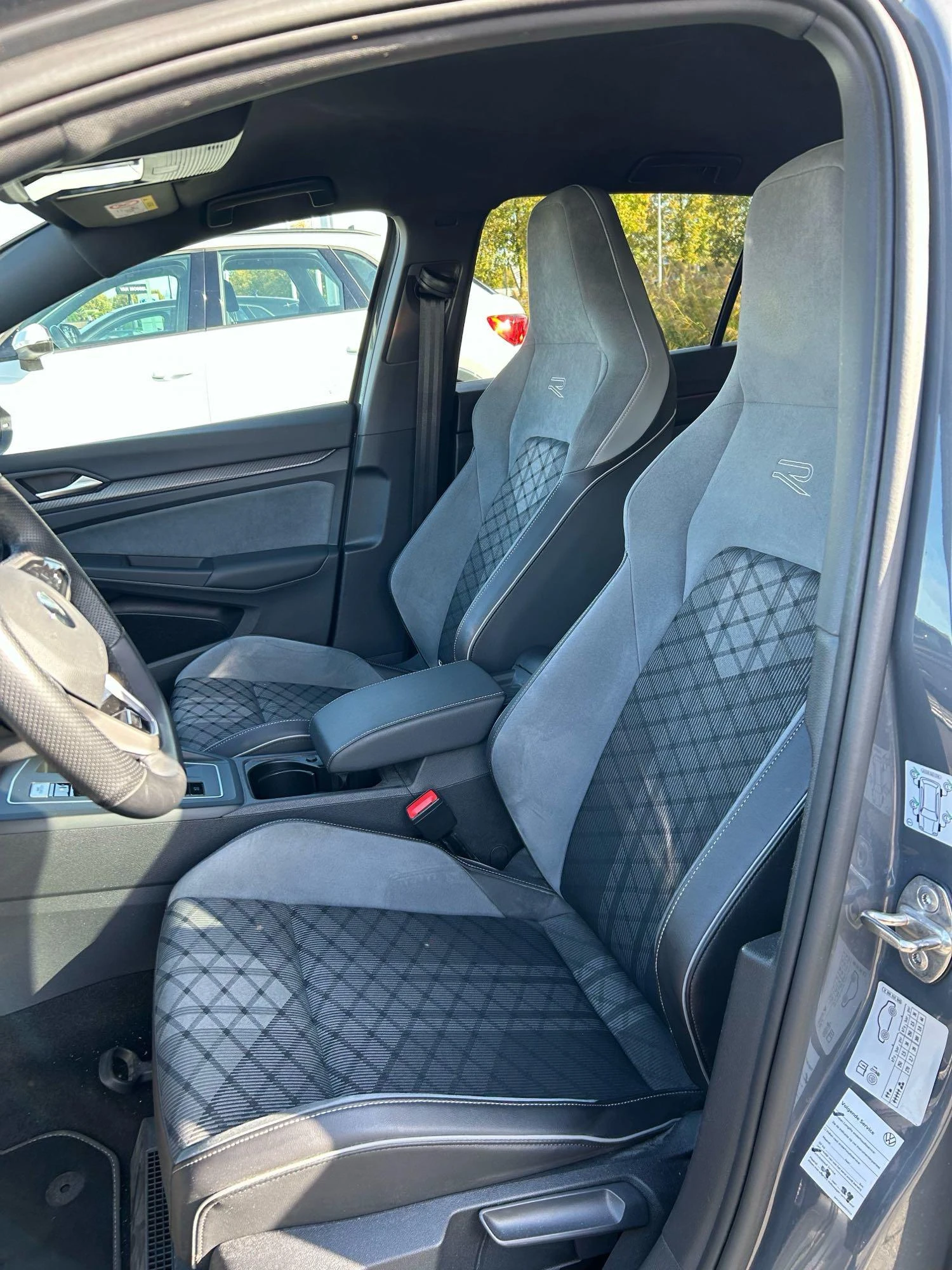 Volkswagen-Golf-image-3