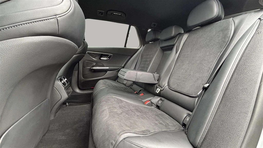 Mercedes-Benz-C-Klasse-image-24