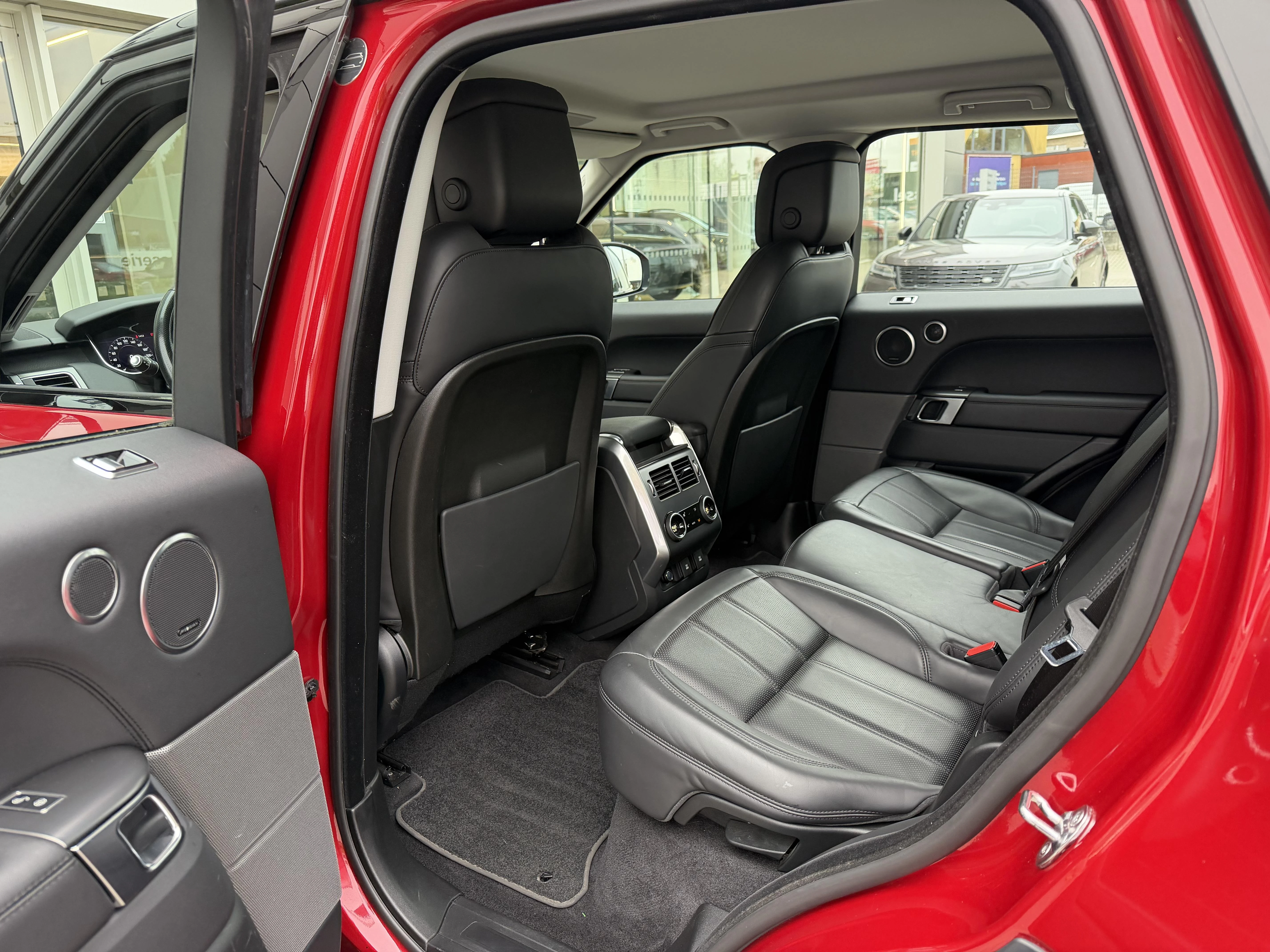 Land Rover-Range Rover Sport-image-11