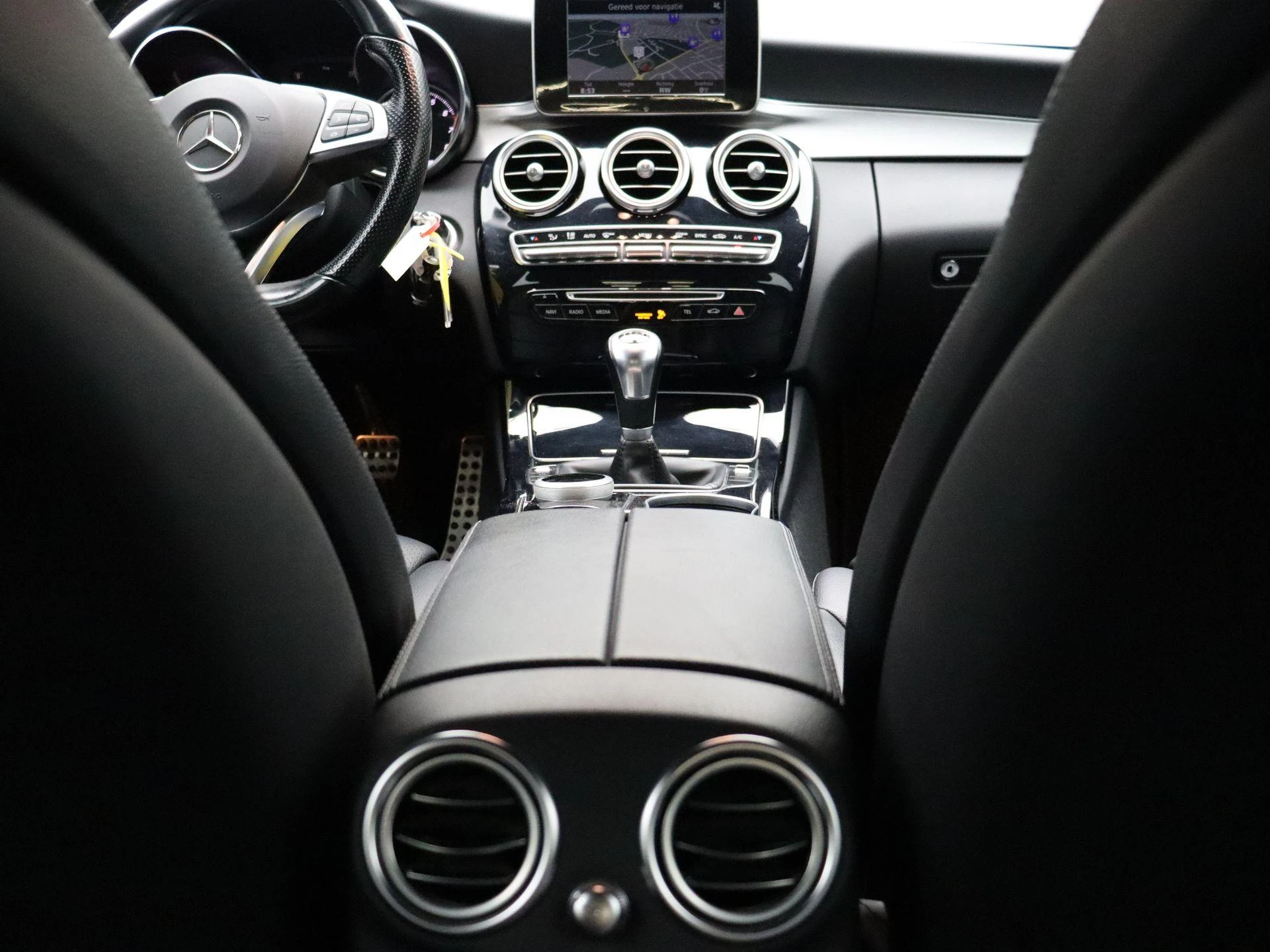 Mercedes-Benz-C-Klasse-image-21