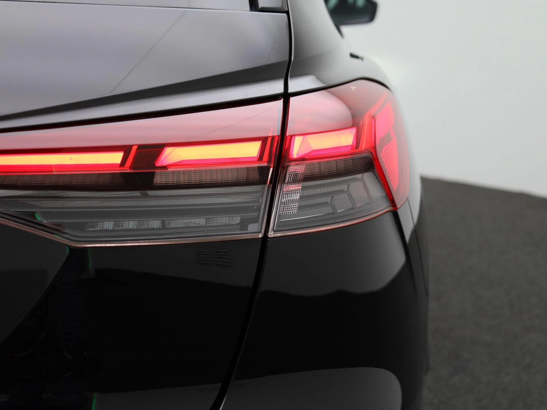 Audi-Q4 e-tron-image-43