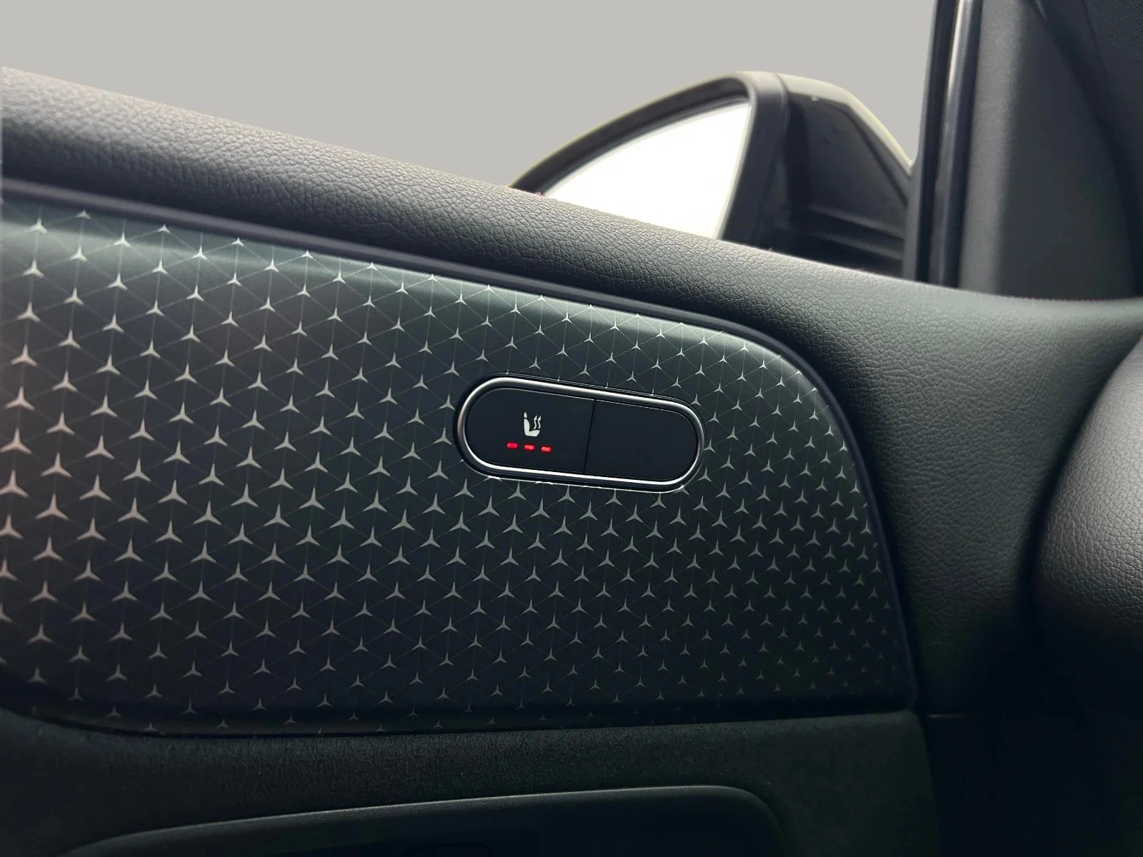 Mercedes-Benz-EQB-image-10