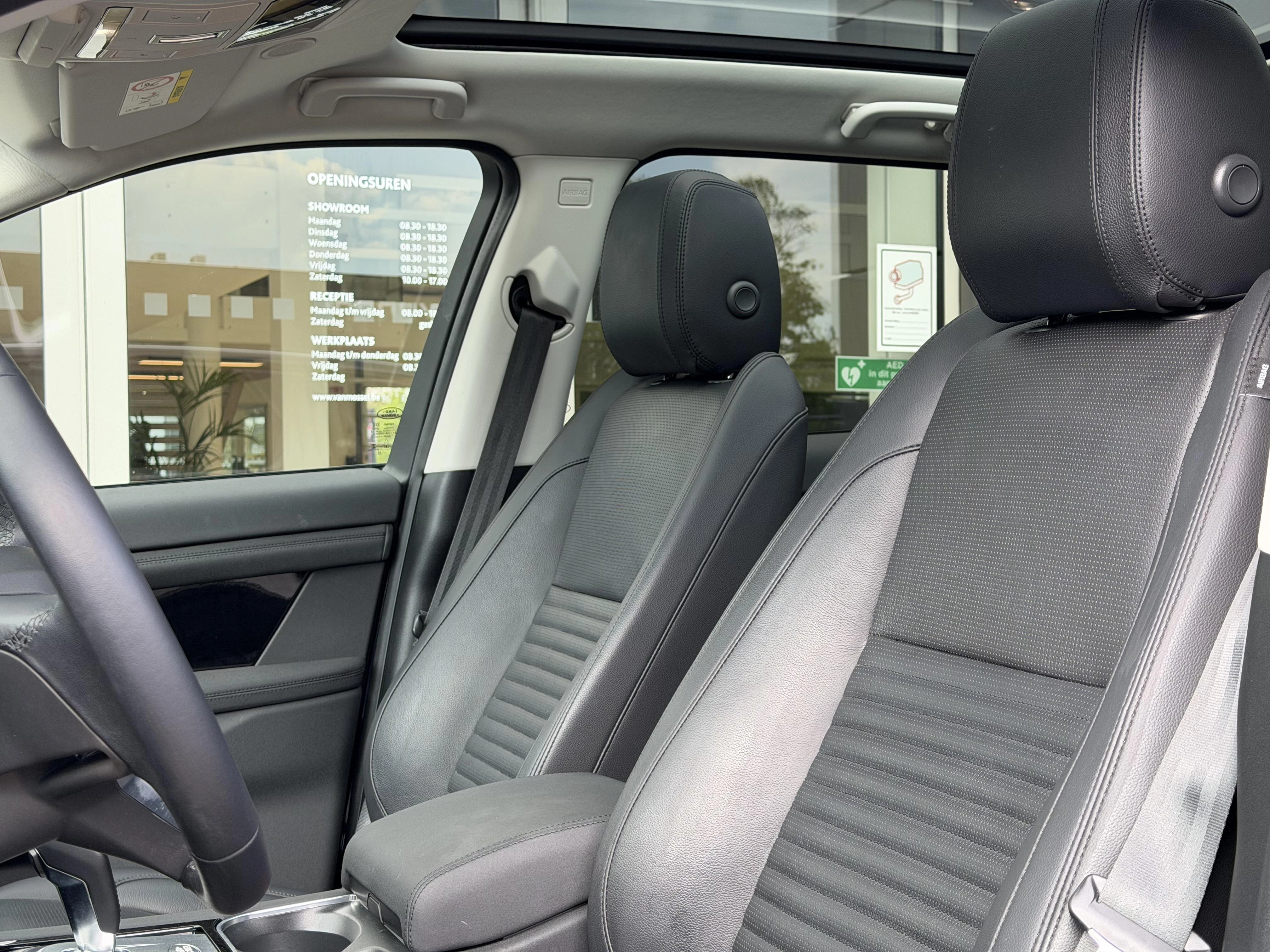 Land Rover-Discovery Sport-image-4