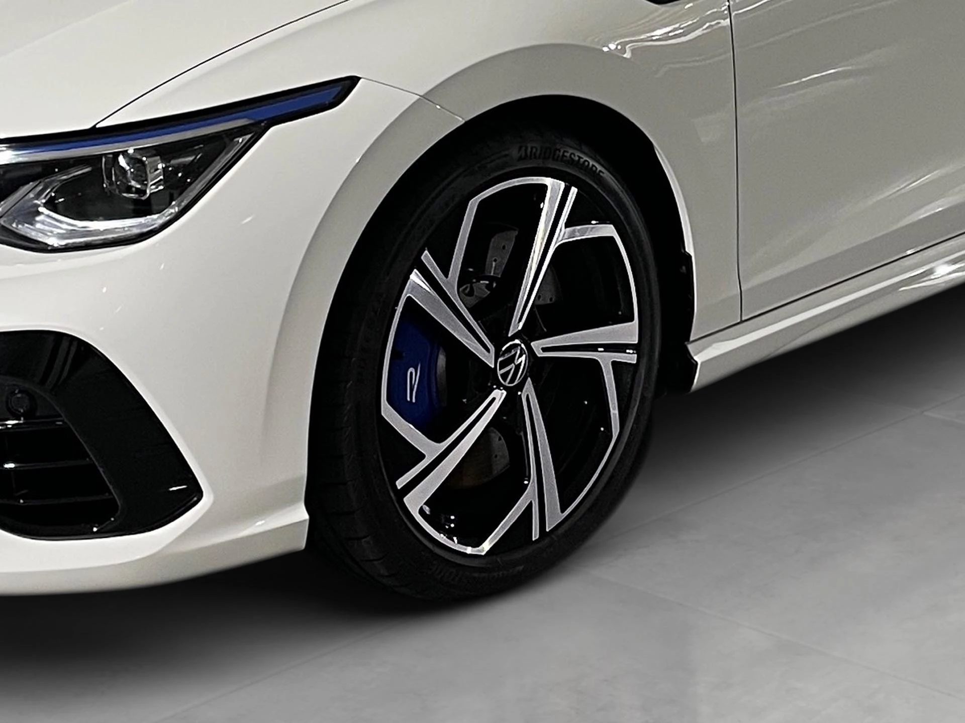 Volkswagen-Golf-image-19