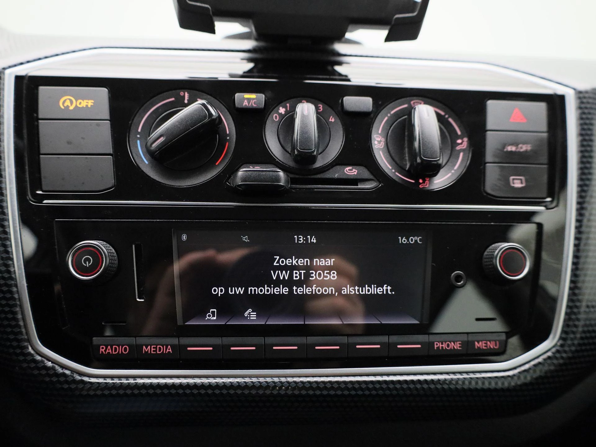 Volkswagen-up!-image-17
