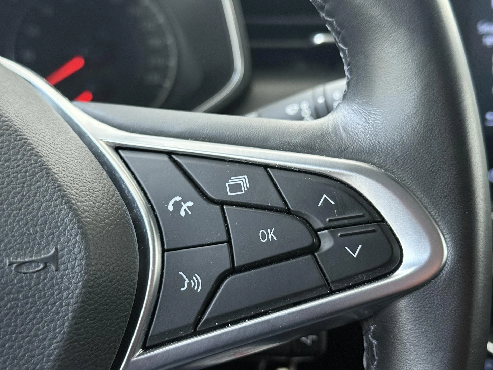 Renault-Clio-image-12