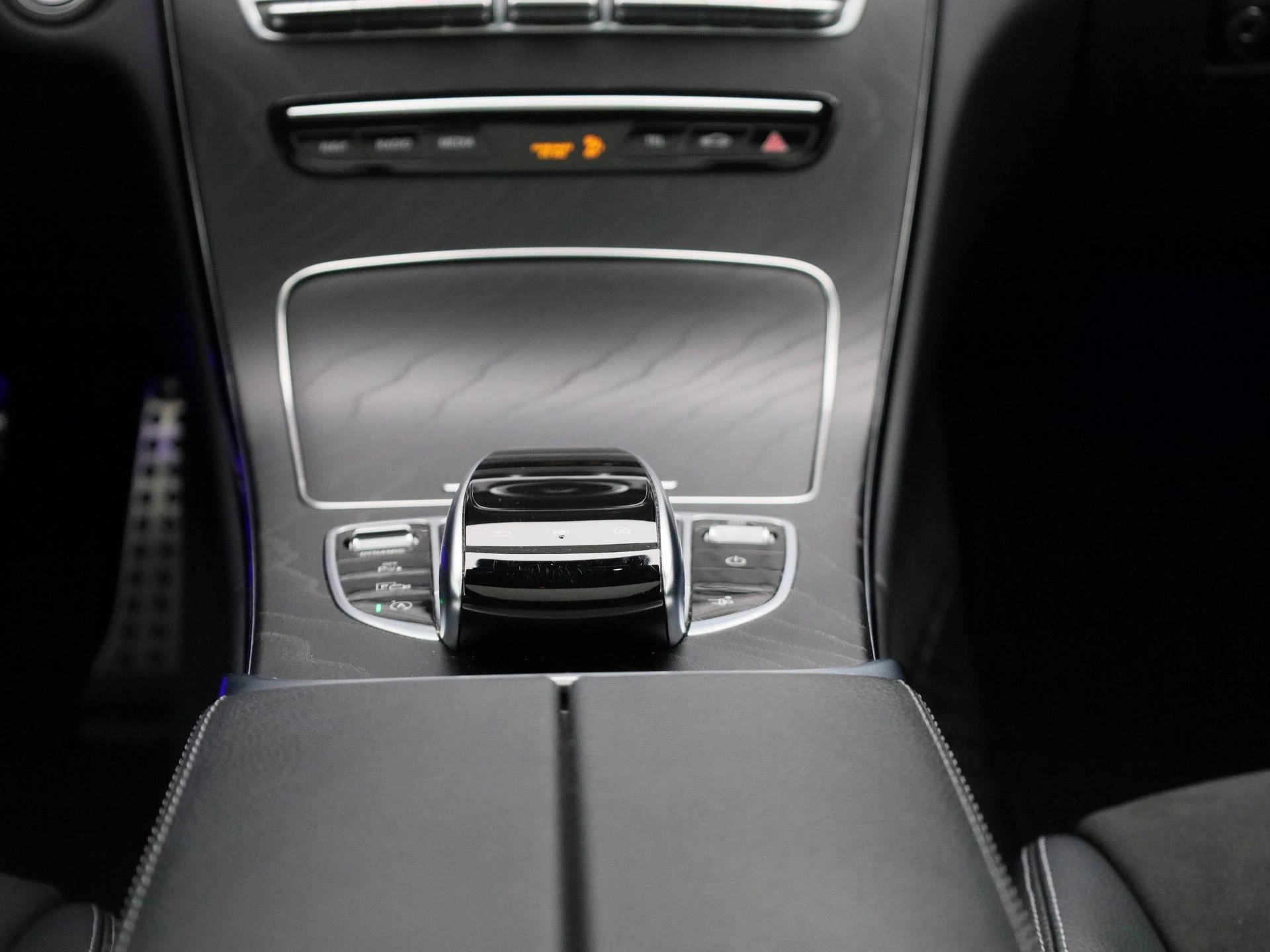Mercedes-Benz-C-Klasse-image-9