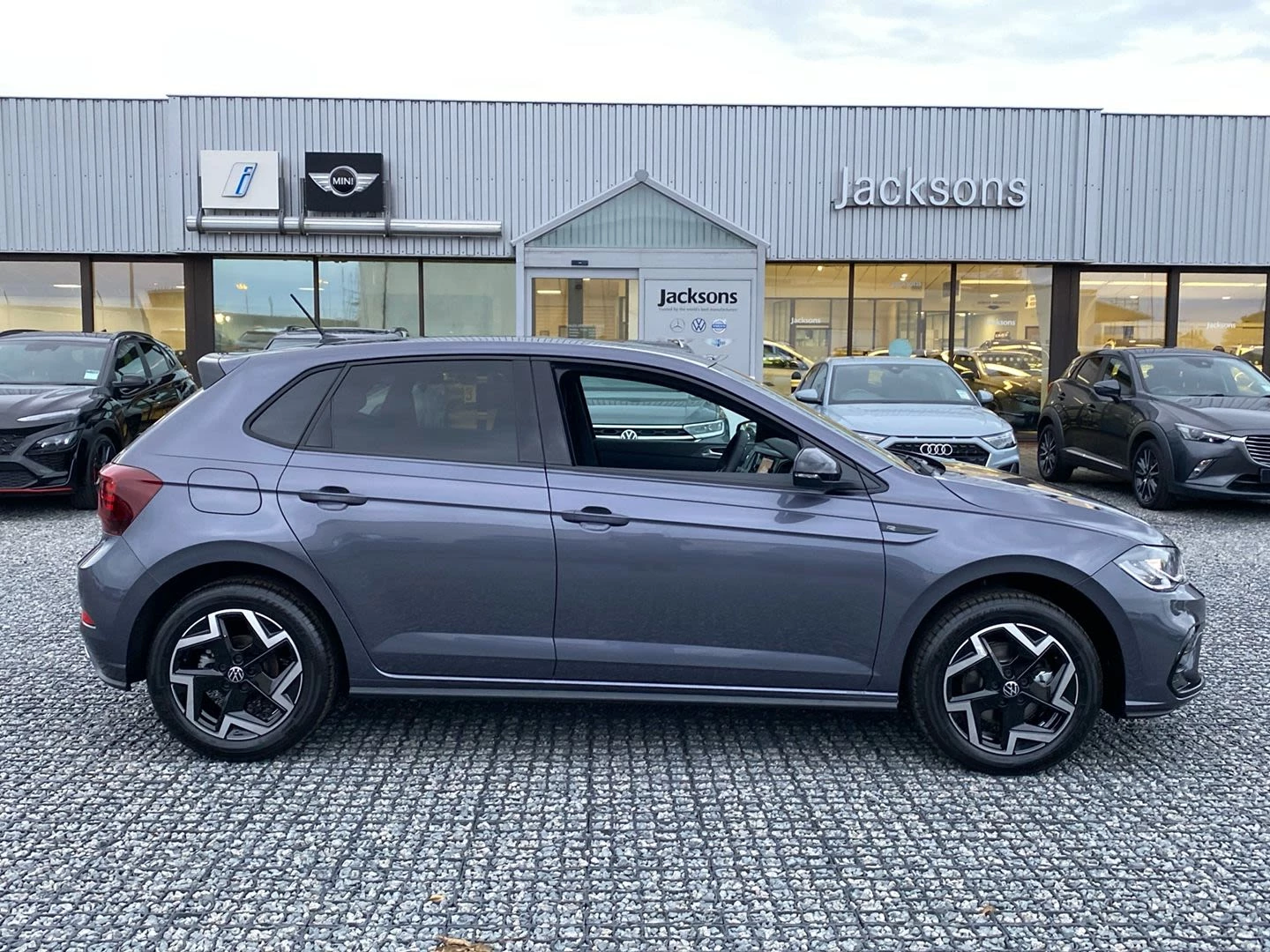 Volkswagen-Polo-image-9