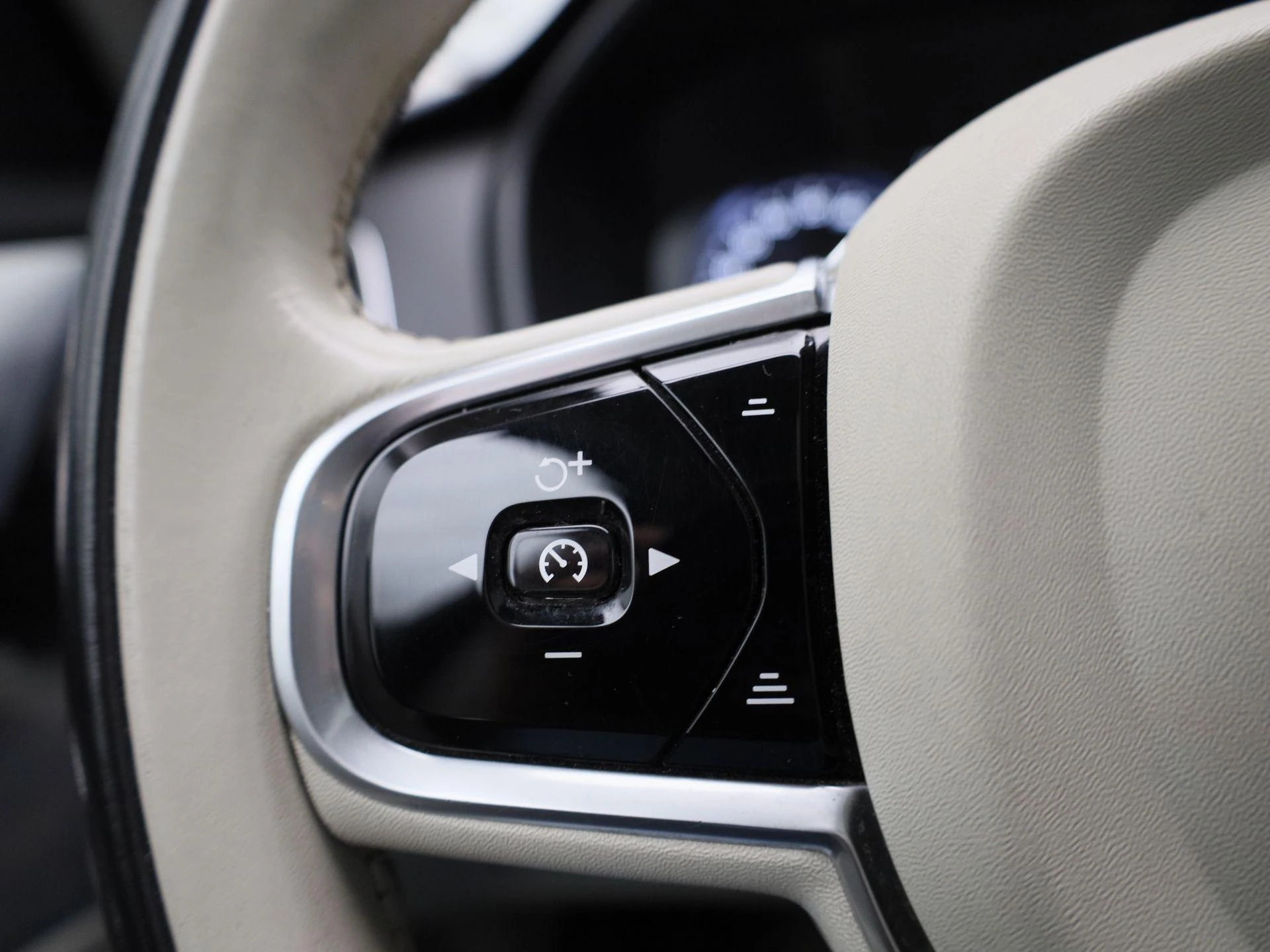 Volvo-XC90-image-20
