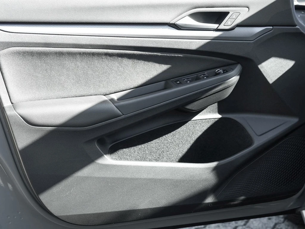 Volkswagen-Golf-image-18
