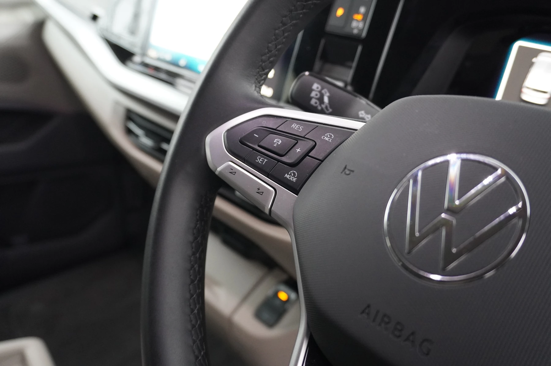 Volkswagen-Multivan-image-22