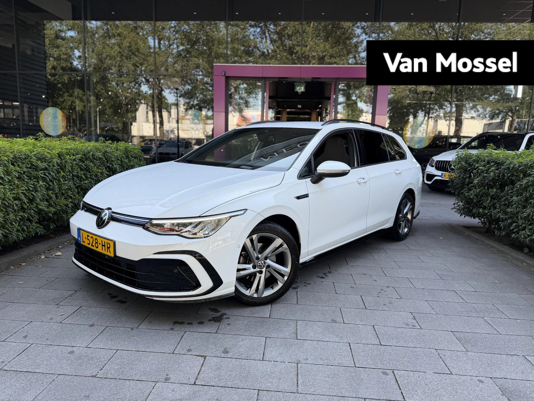 Volkswagen-Golf-image-0