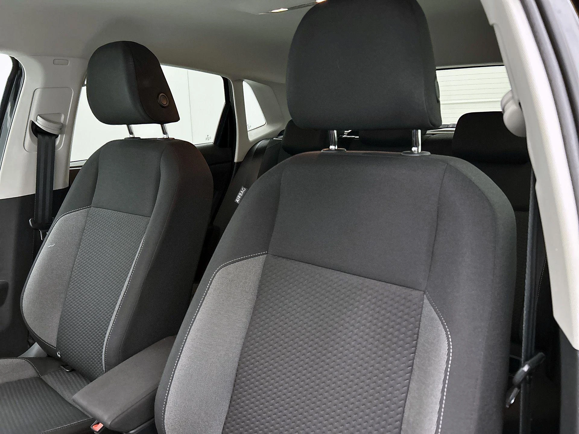Volkswagen-Polo-image-10