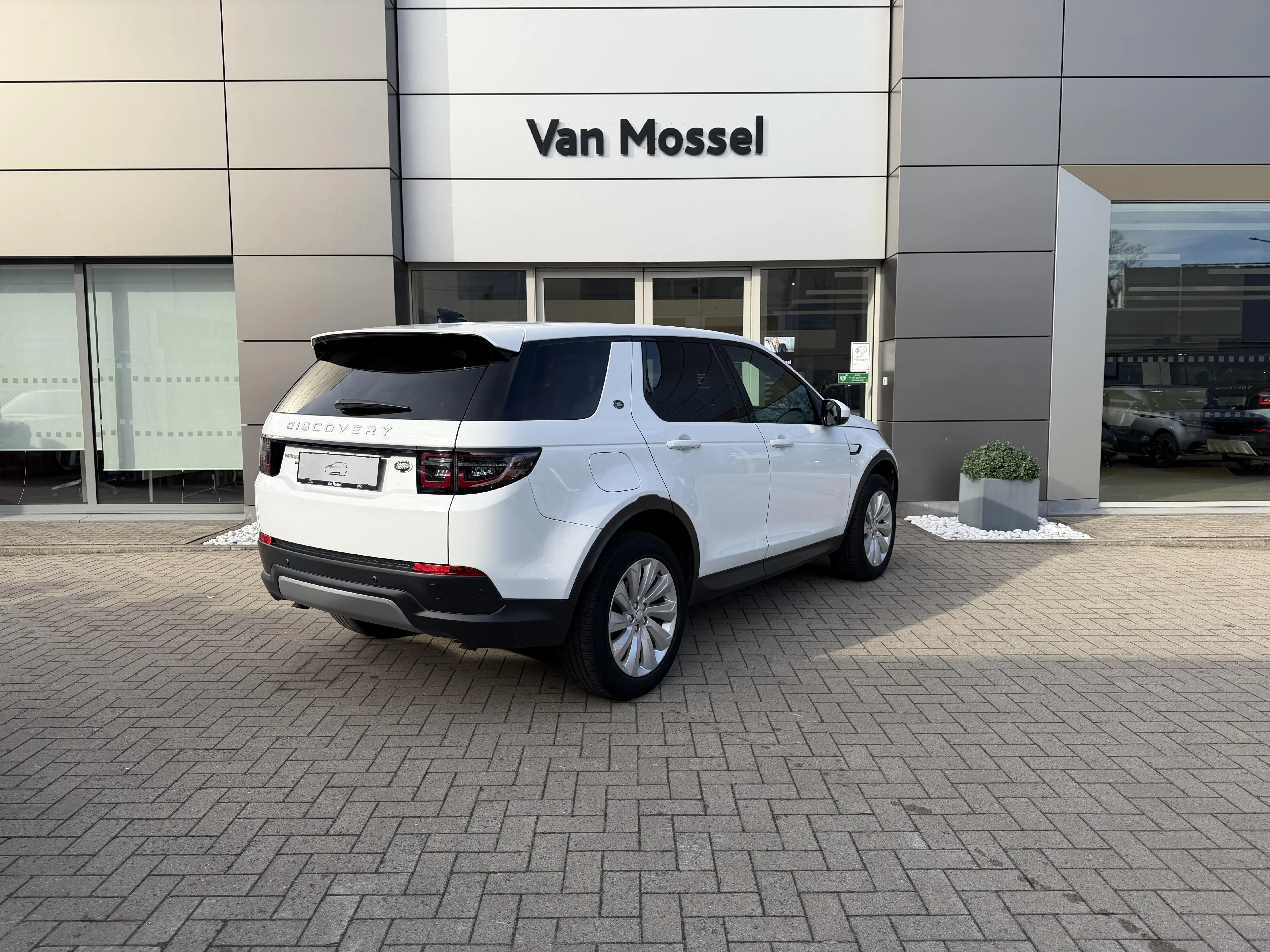 Land Rover-Discovery Sport-image-6
