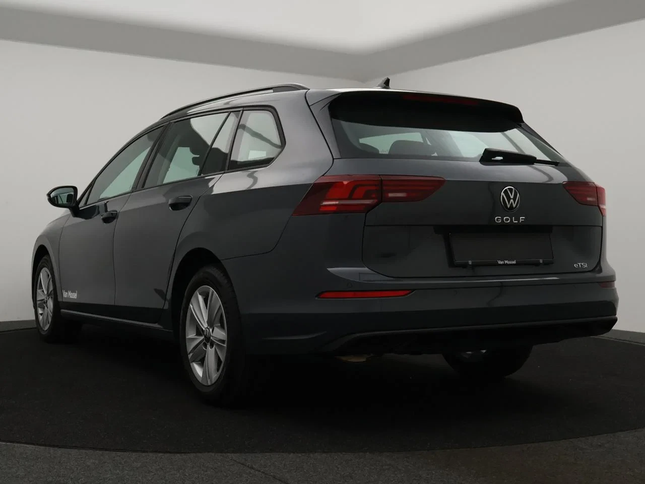 Volkswagen-Golf-image-1