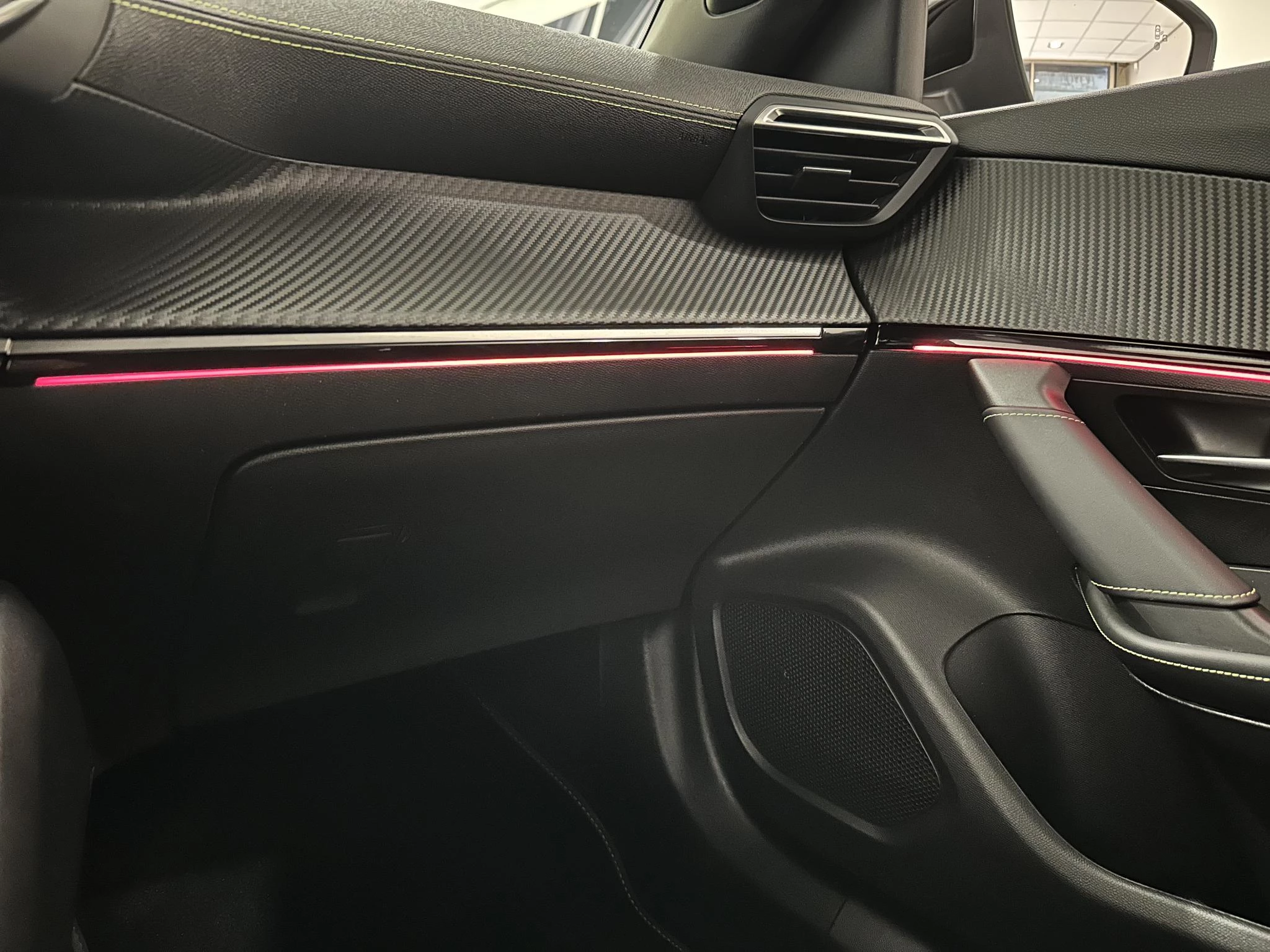 Peugeot-e-2008-image-15