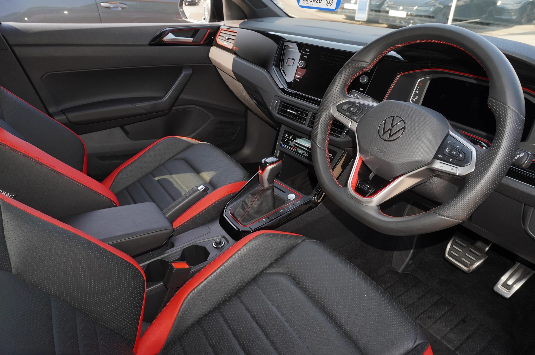 Volkswagen-Polo-image-5