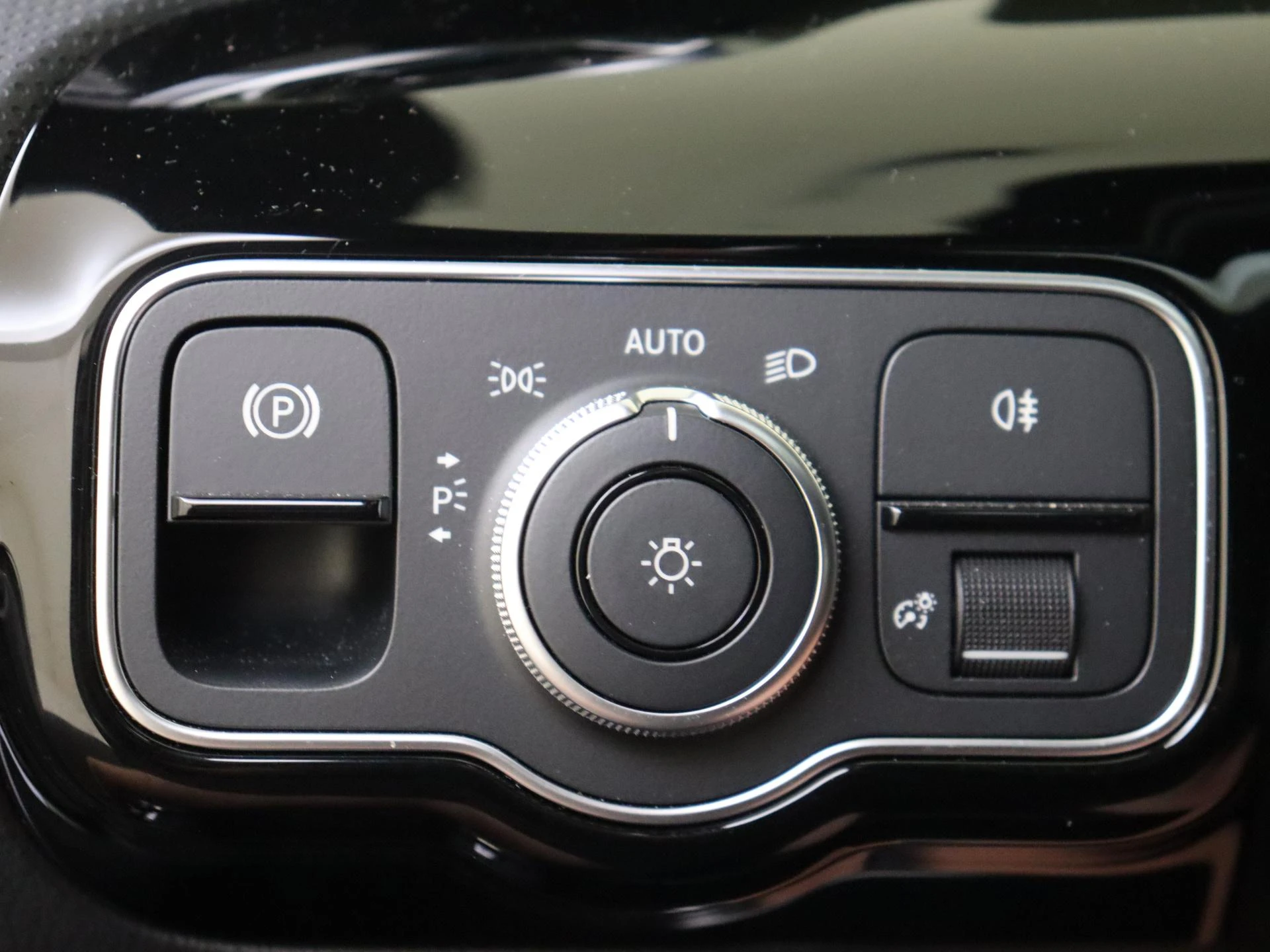 Mercedes-Benz-CLA-image-24