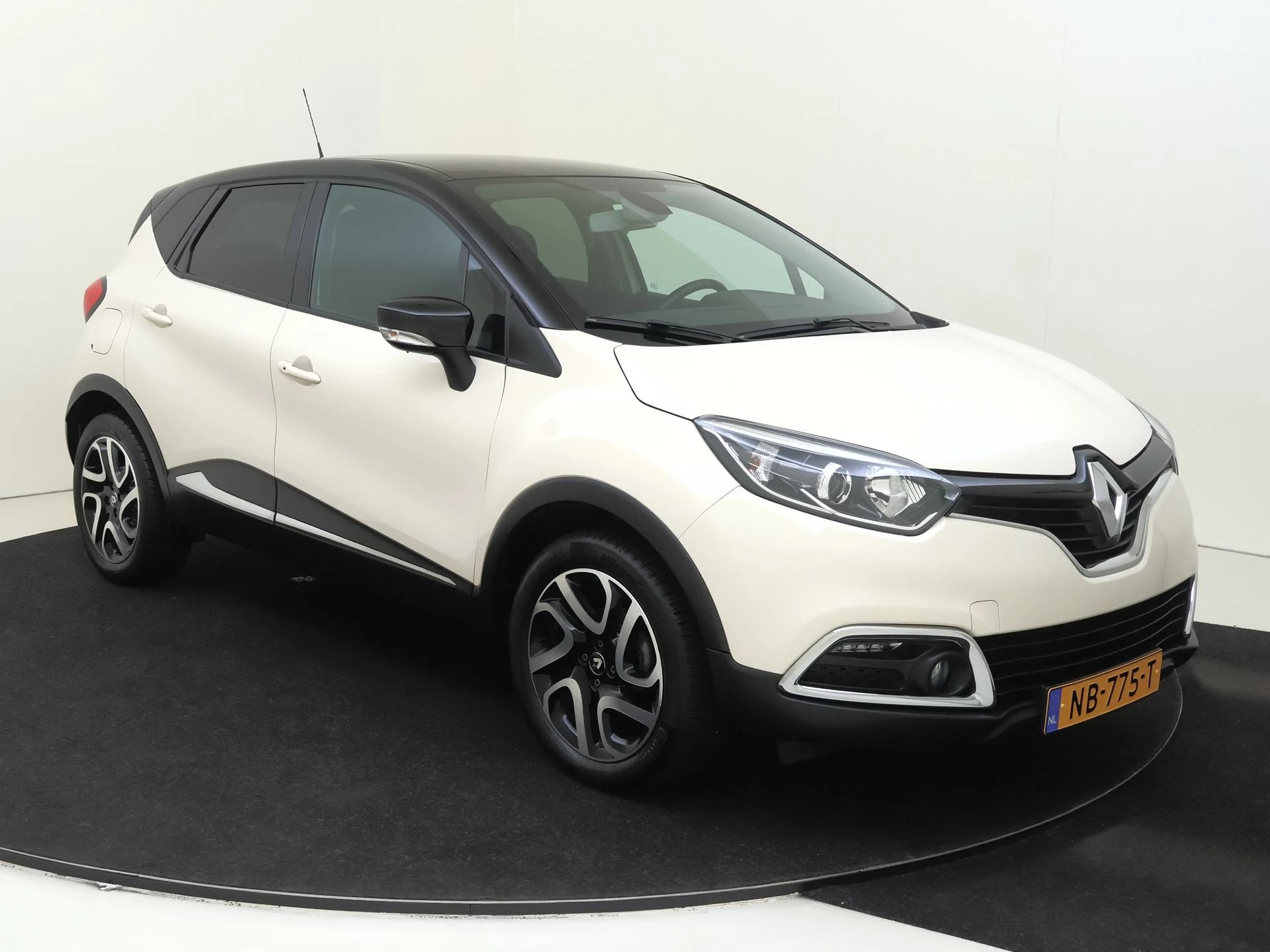 Renault-Captur-image-2