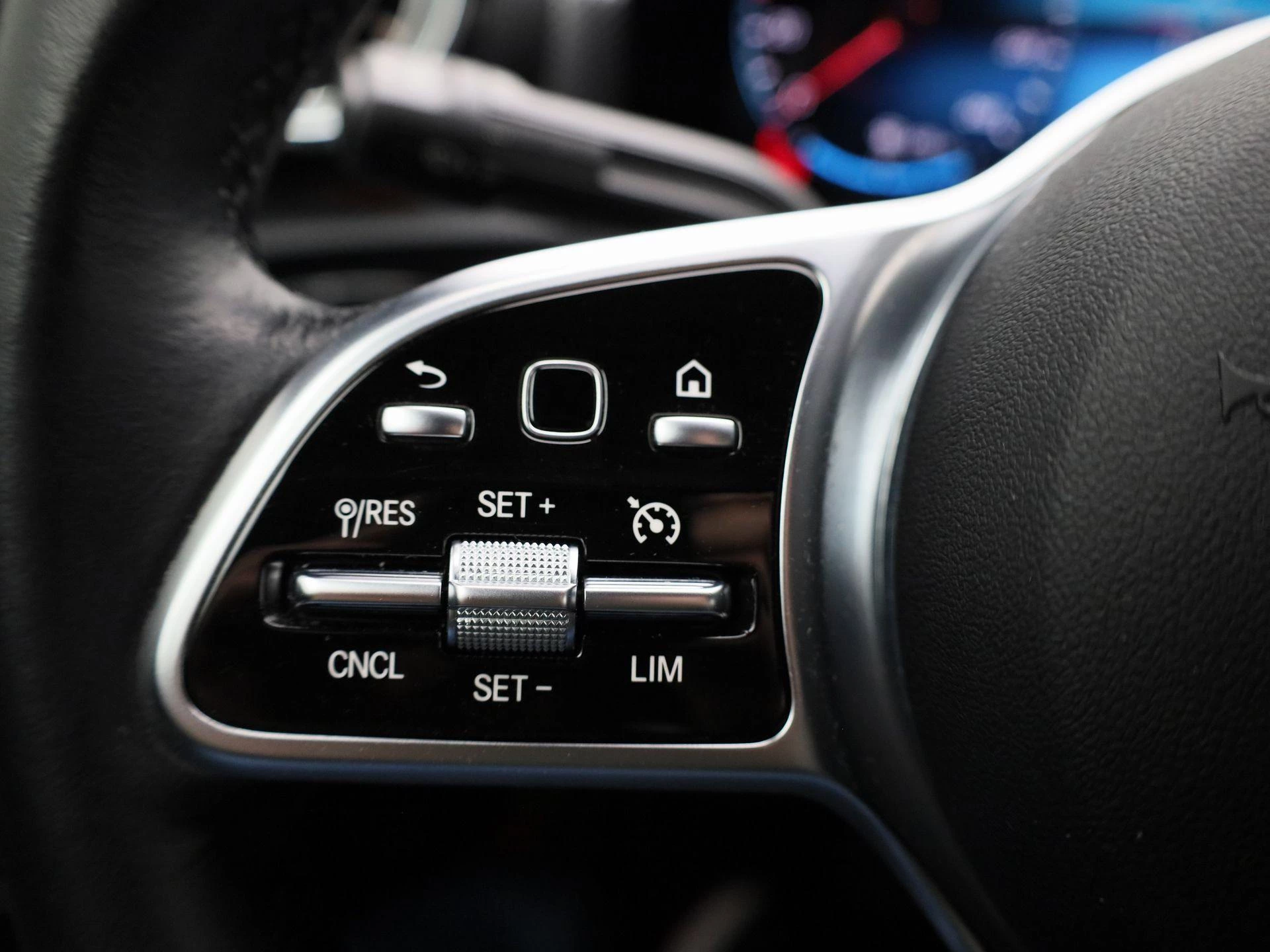 Mercedes-Benz-A-Klasse-image-17