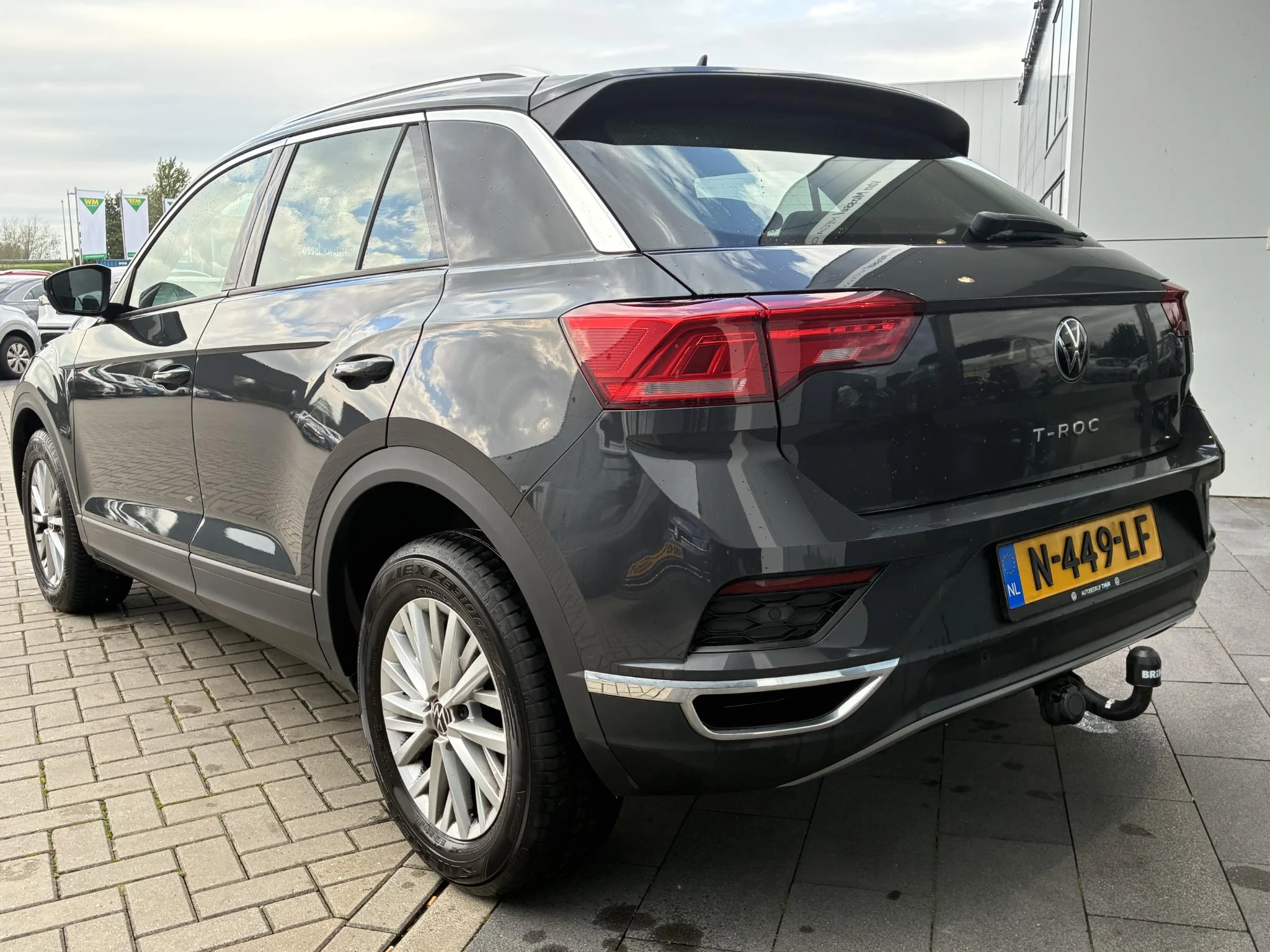 Volkswagen-T-Roc-image-2