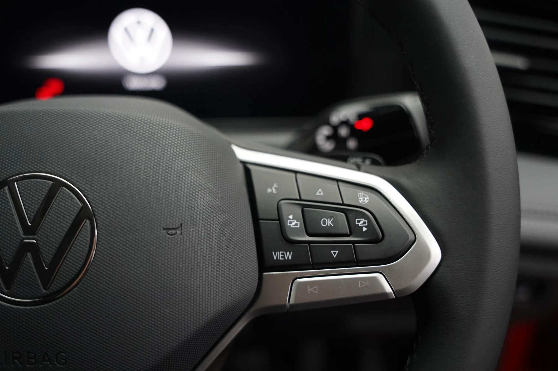 Volkswagen-Tiguan-image-17