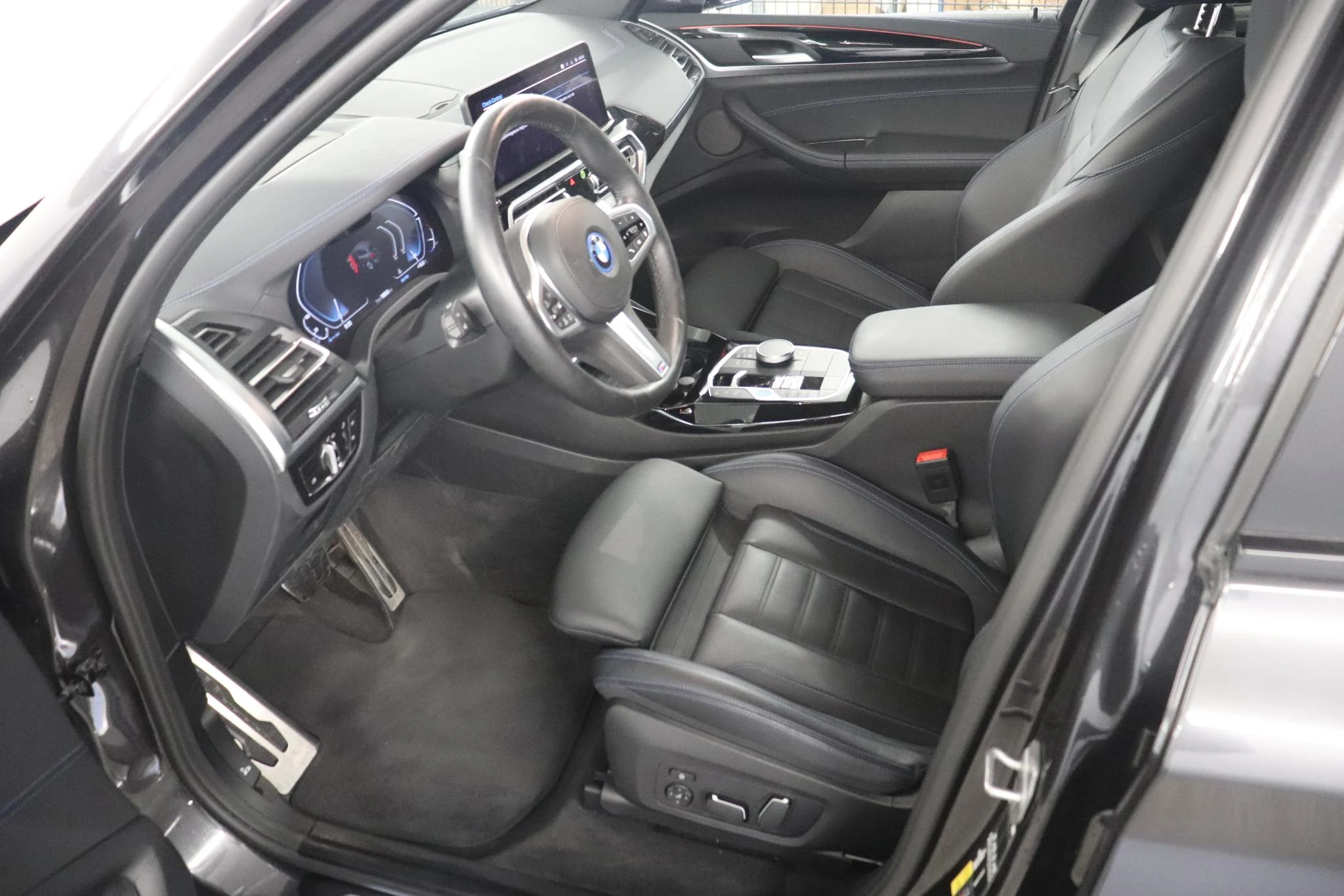 BMW-iX3-image-10