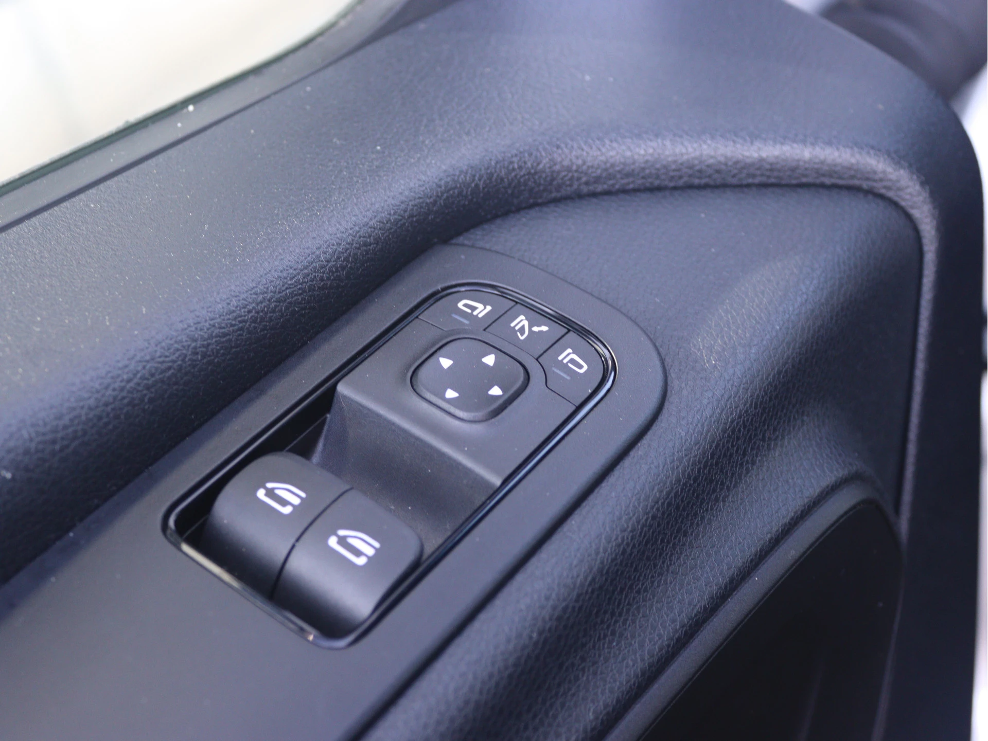 Mercedes-Benz-Sprinter-image-4