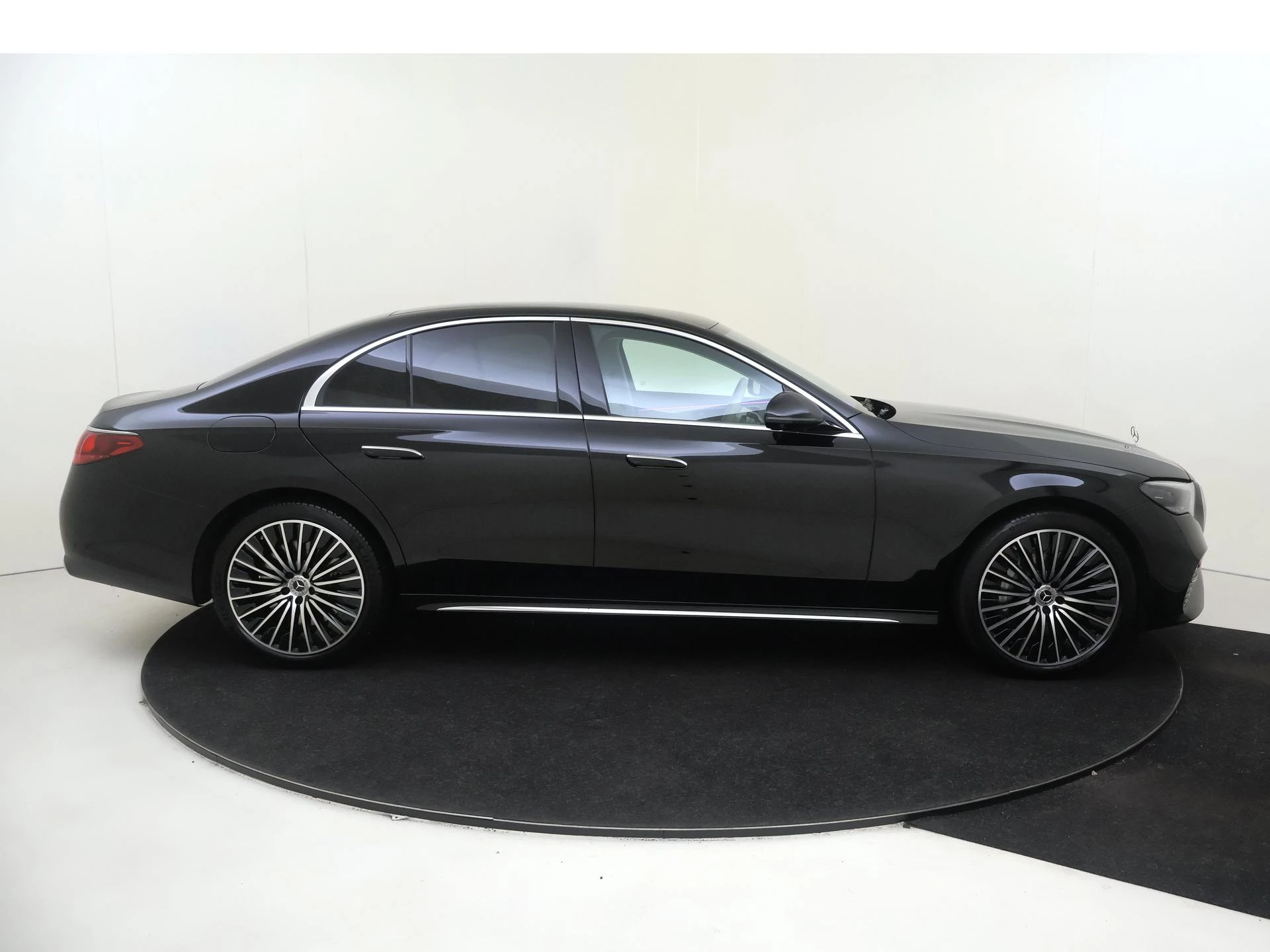 Mercedes-Benz-E-Klasse-image-8