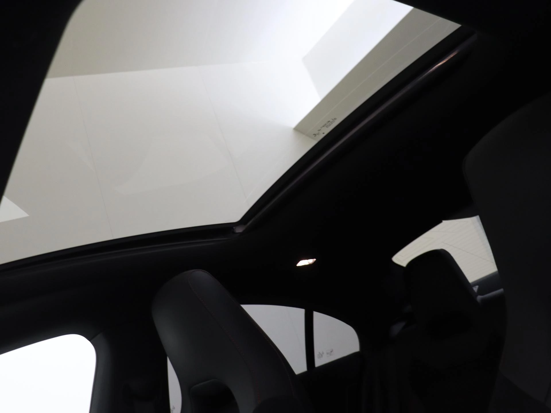 Mercedes-Benz-CLA-image-27