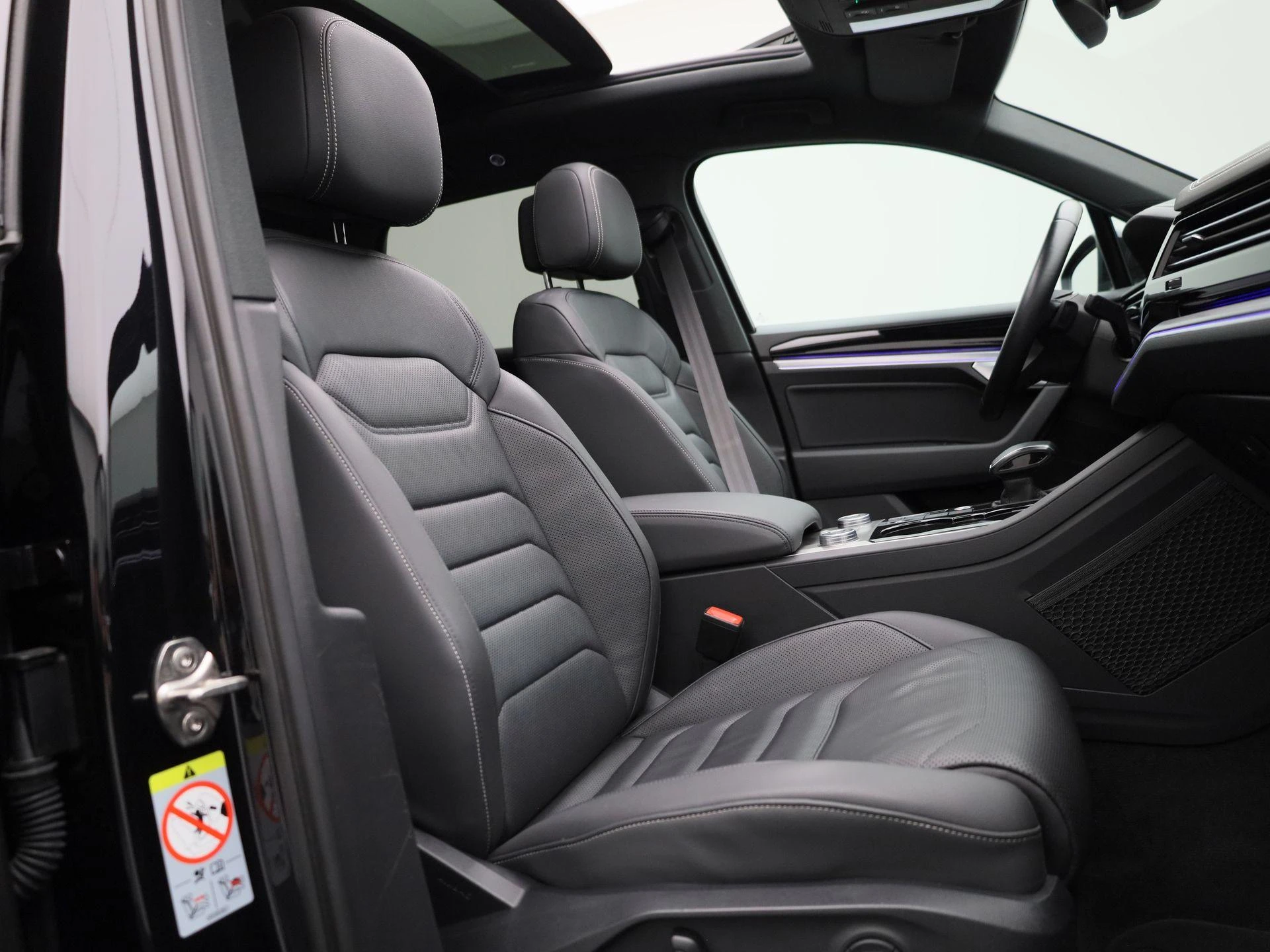 Volkswagen-Touareg-image-43