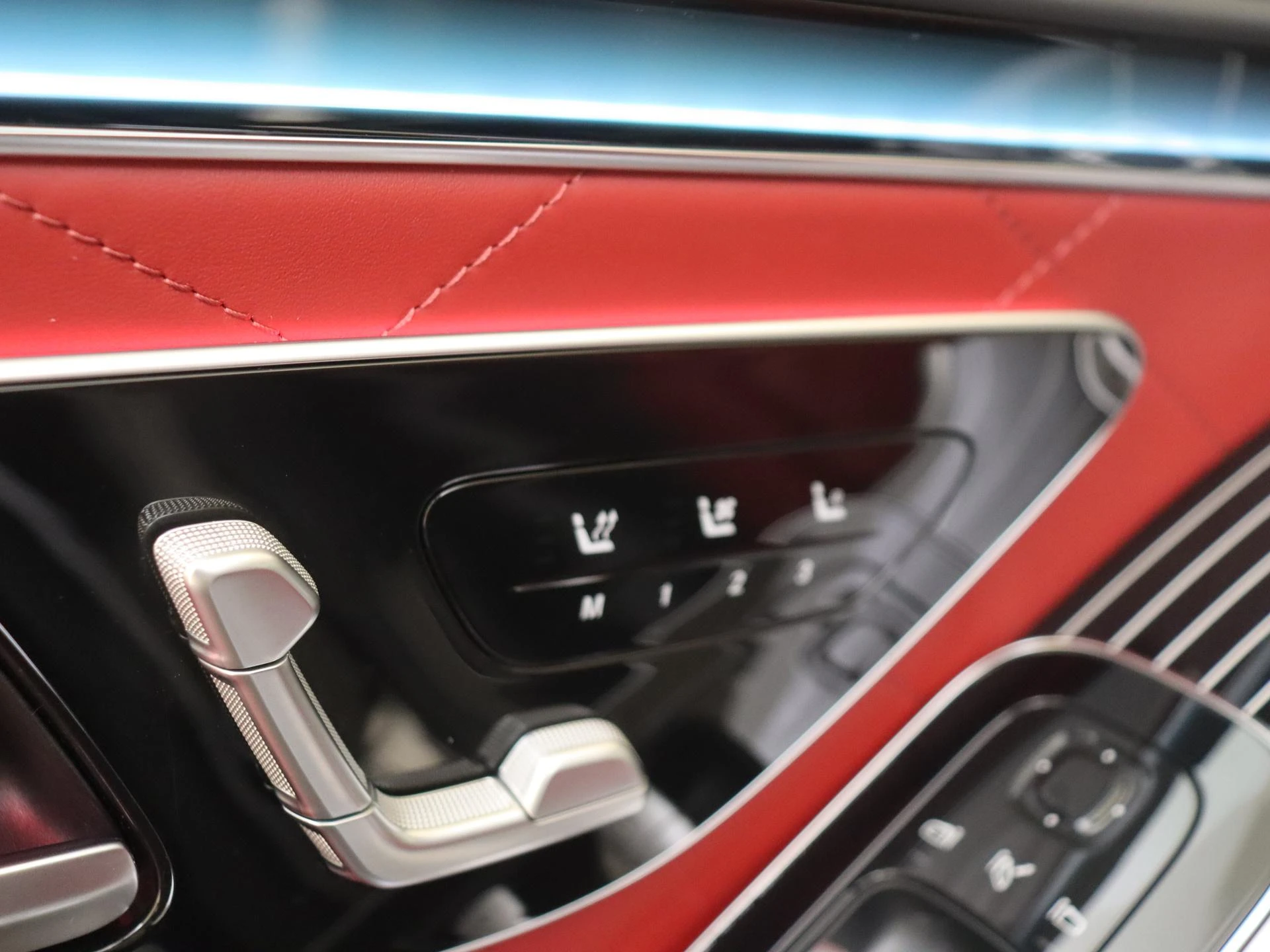 Mercedes-Benz-S-Klasse-image-25
