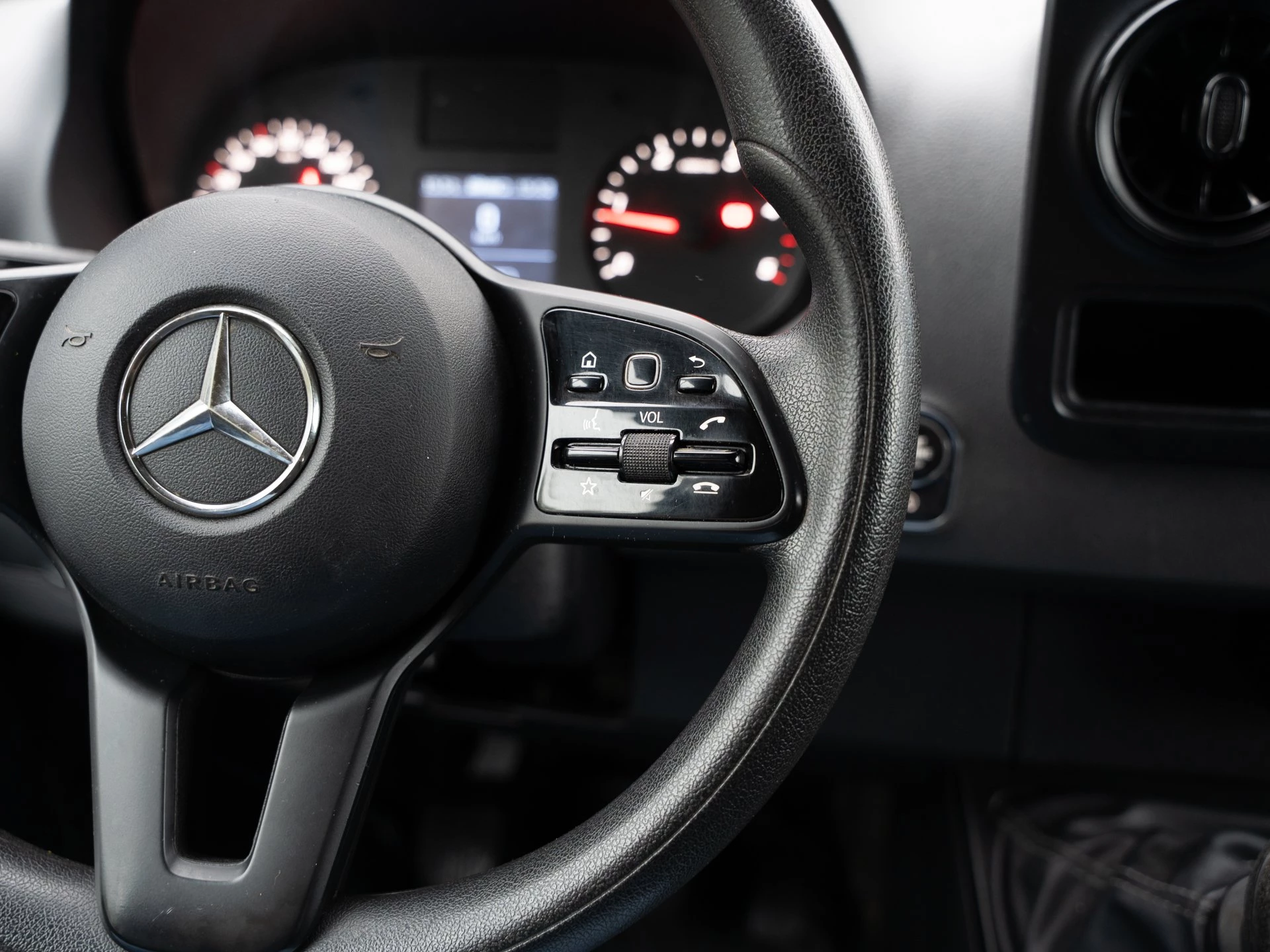 Mercedes-Benz-Sprinter-image-14