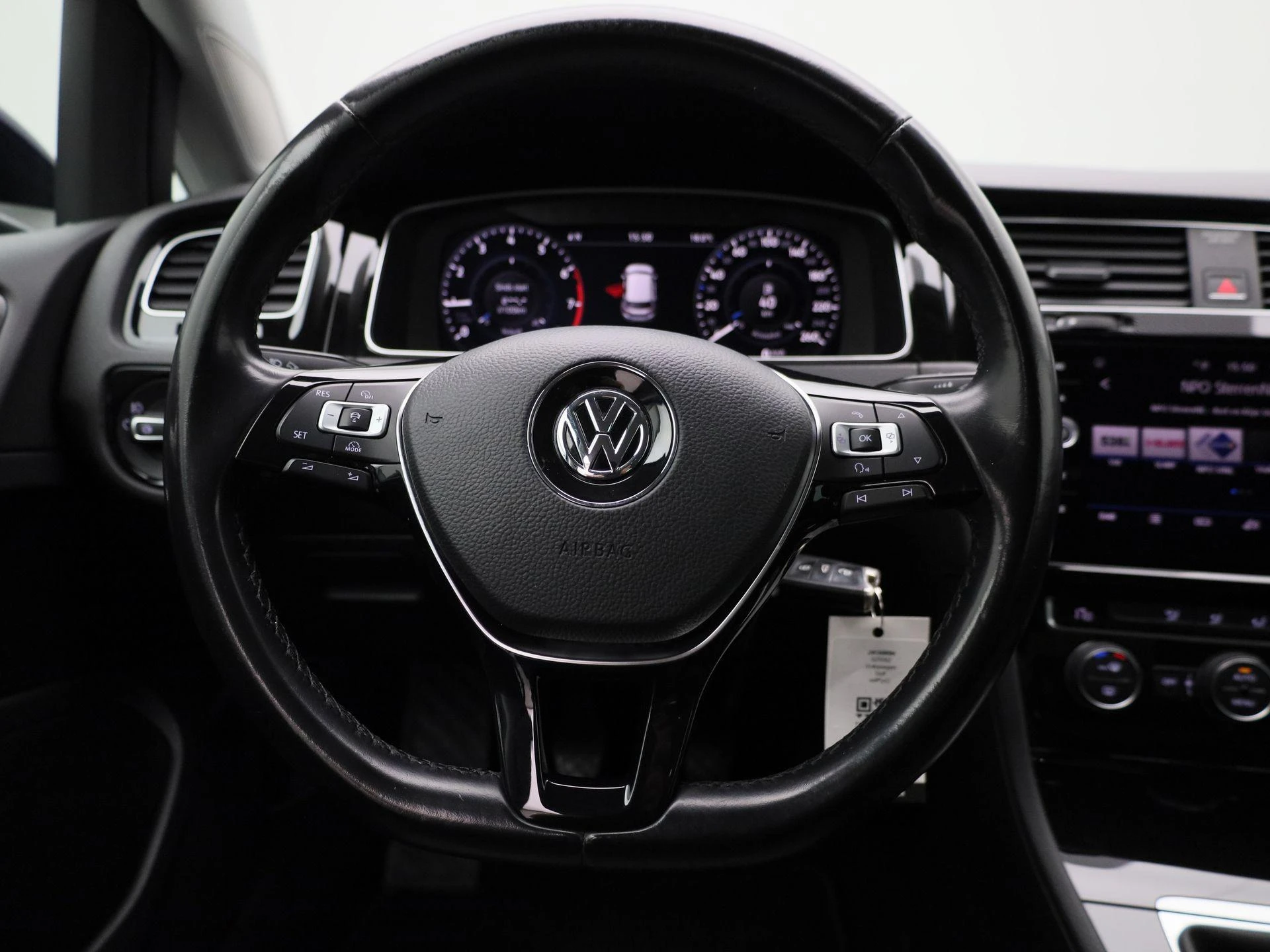 Volkswagen-Golf-image-6