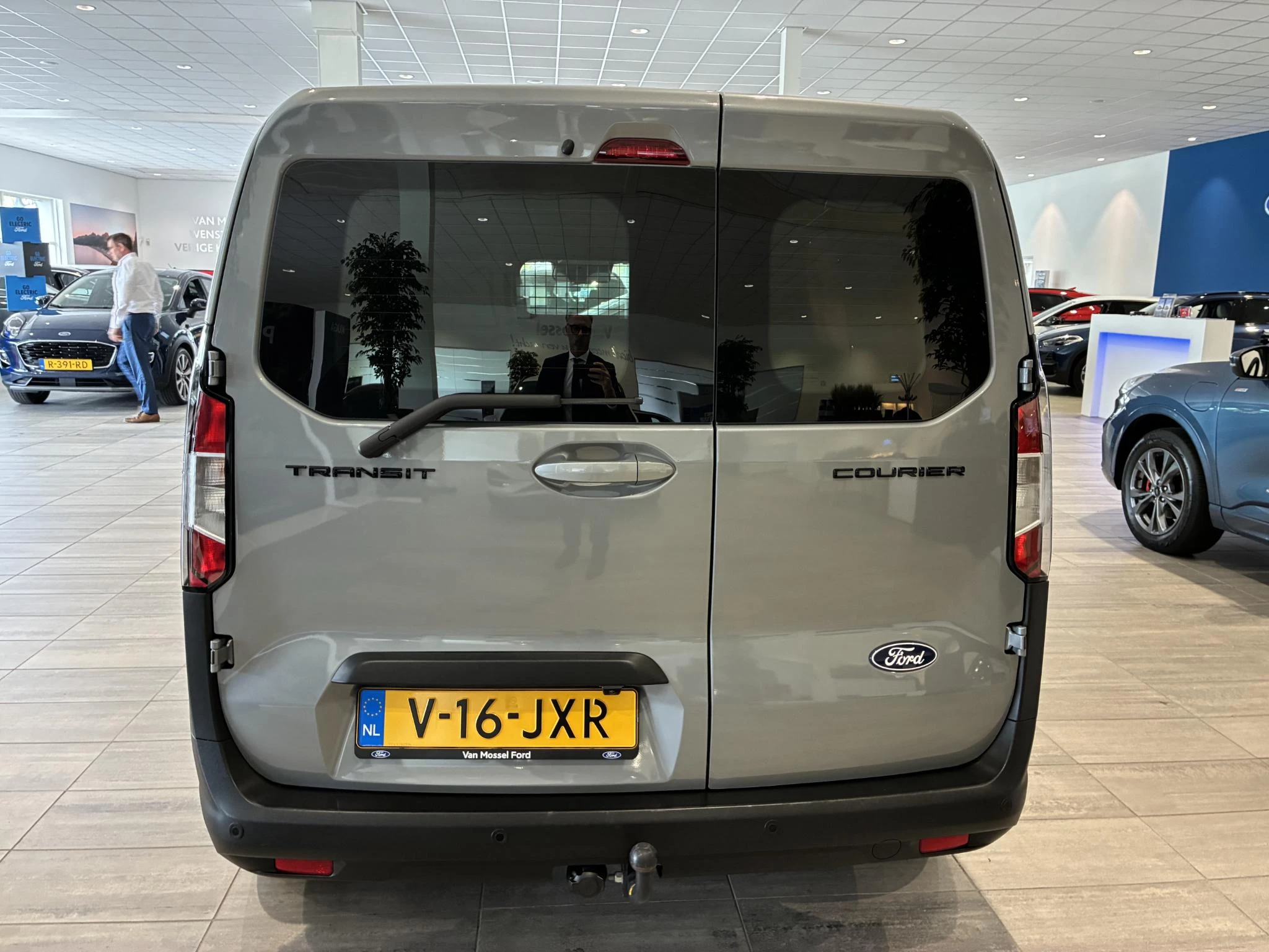 Ford-Transit Courier-image-3