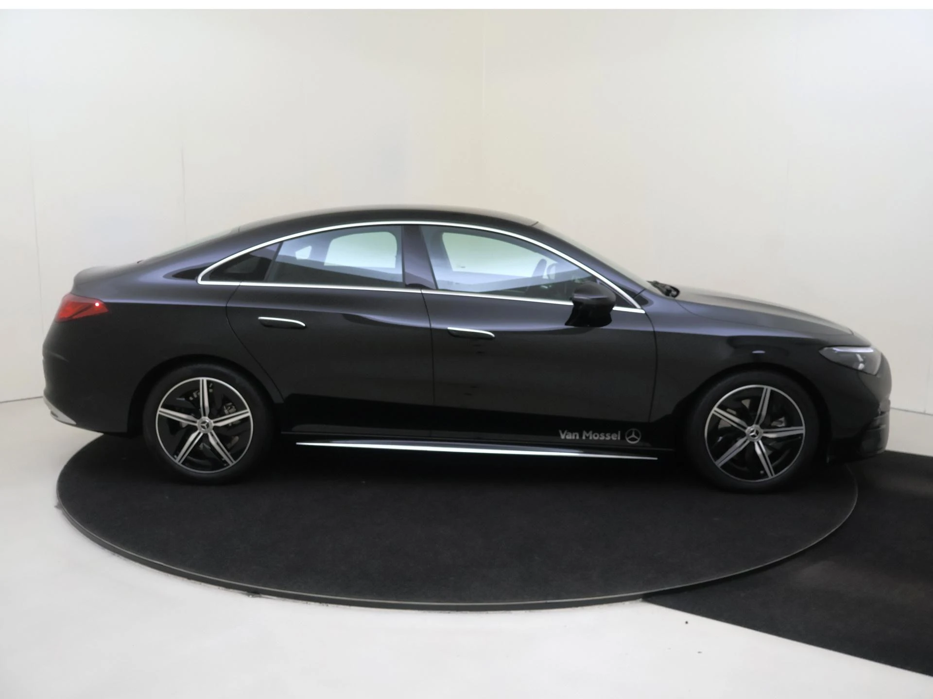 Mercedes-Benz-CLA-image-8