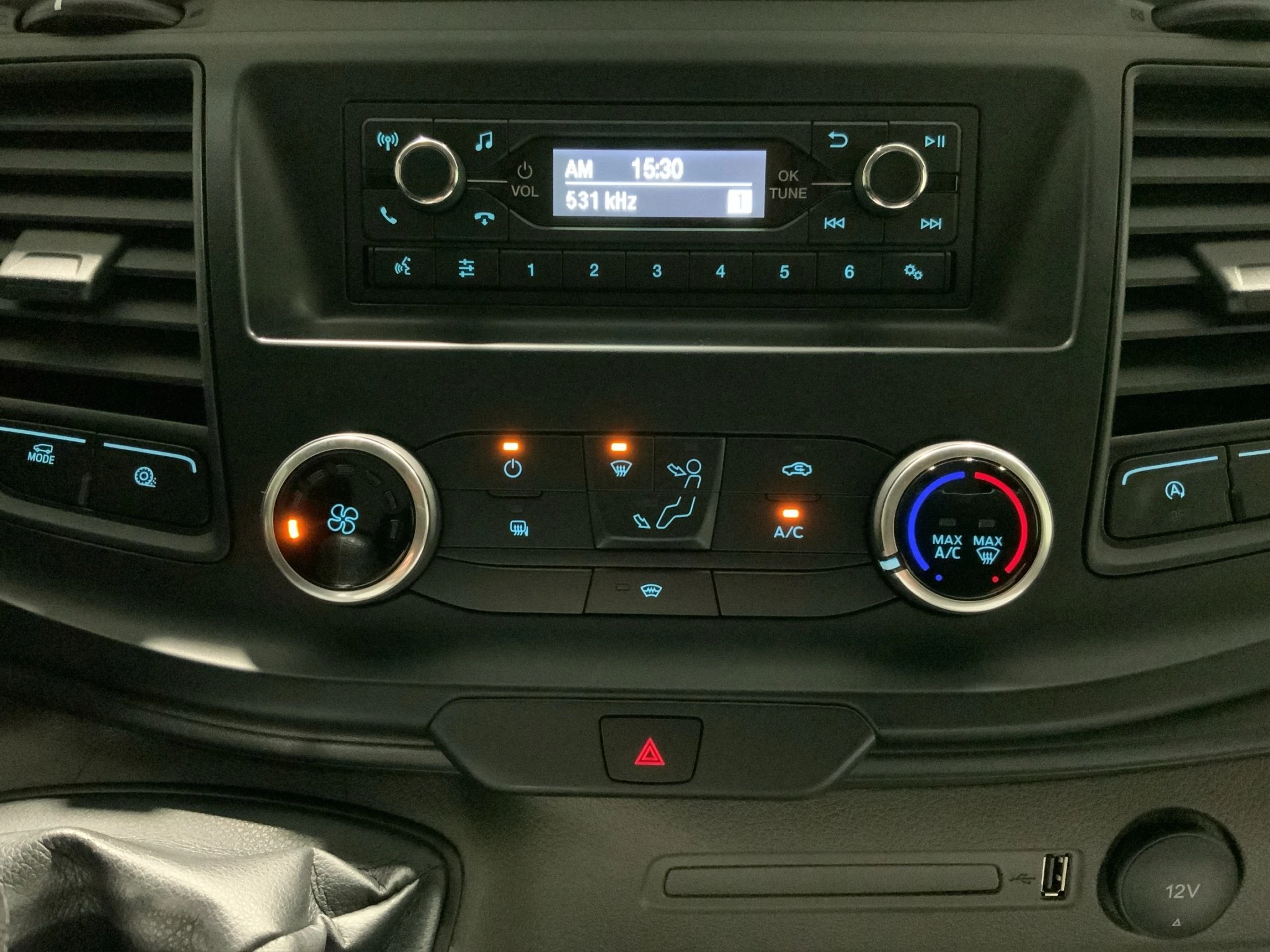 Ford-Transit Custom-image-13