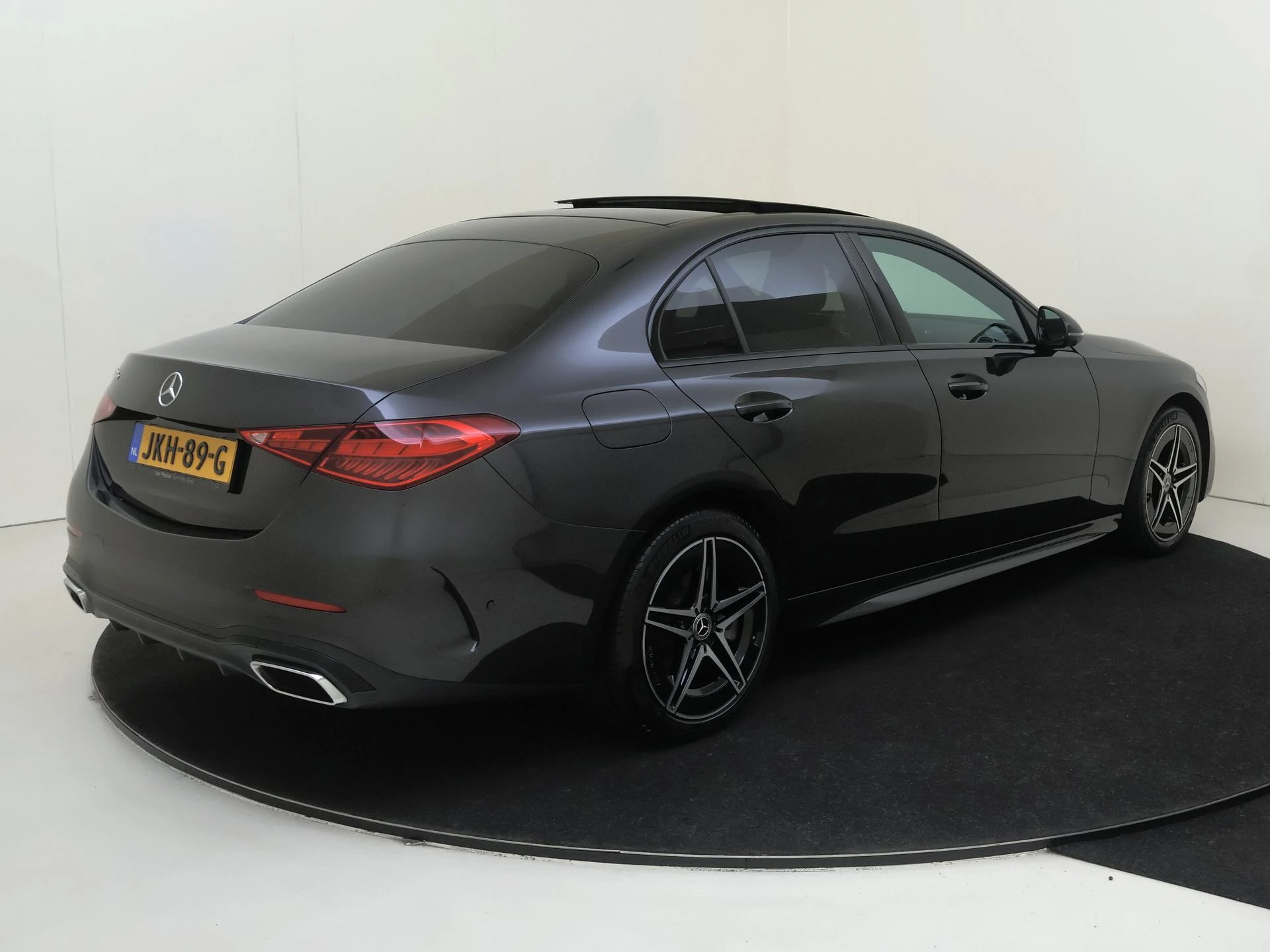 Mercedes-Benz-C-Klasse-image-3