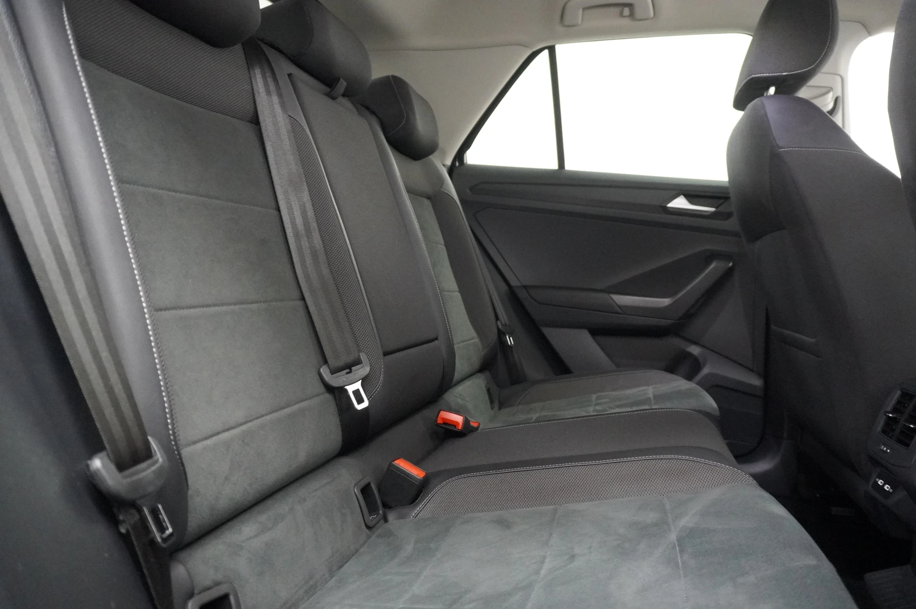 Volkswagen-T-Roc-image-11